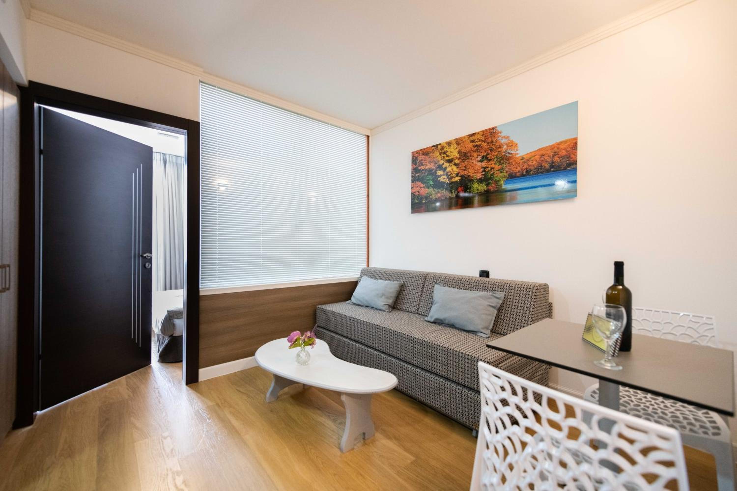 Two Bedroom Comfort Suite With Lake View photo 1