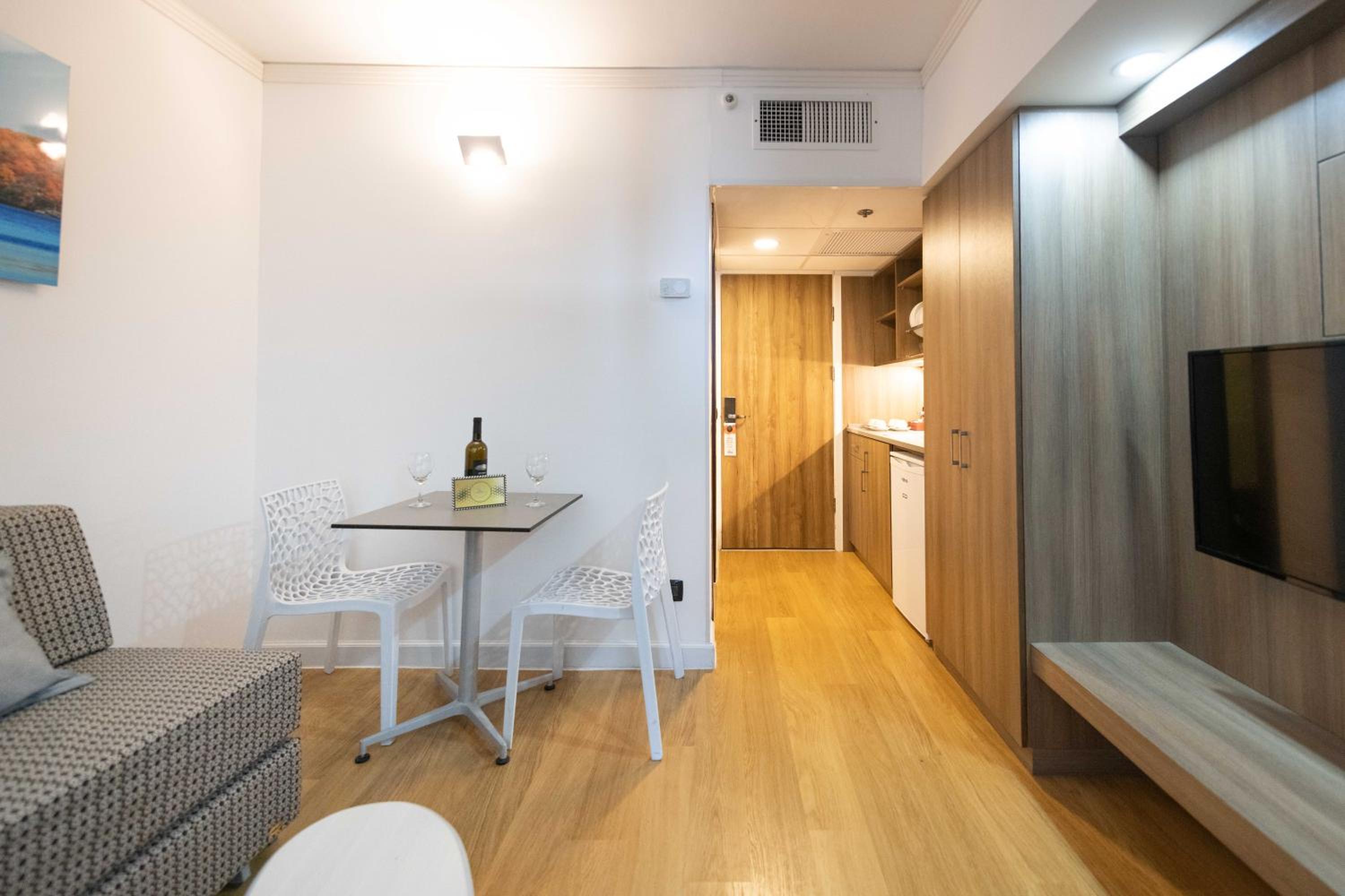 Two Bedroom Standard Suite With Lake View photo 1