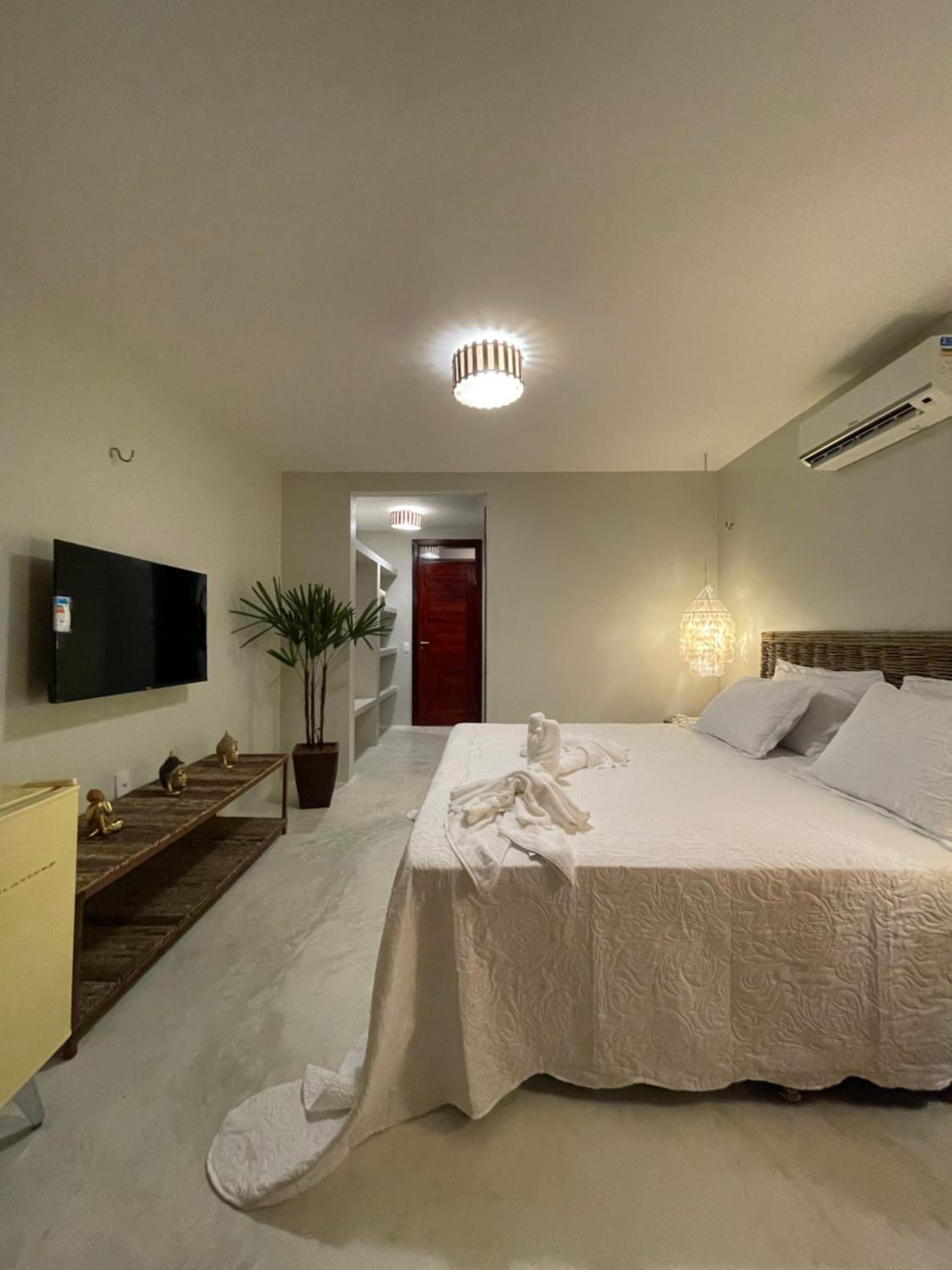 Suite with Balcony - Photo 13
