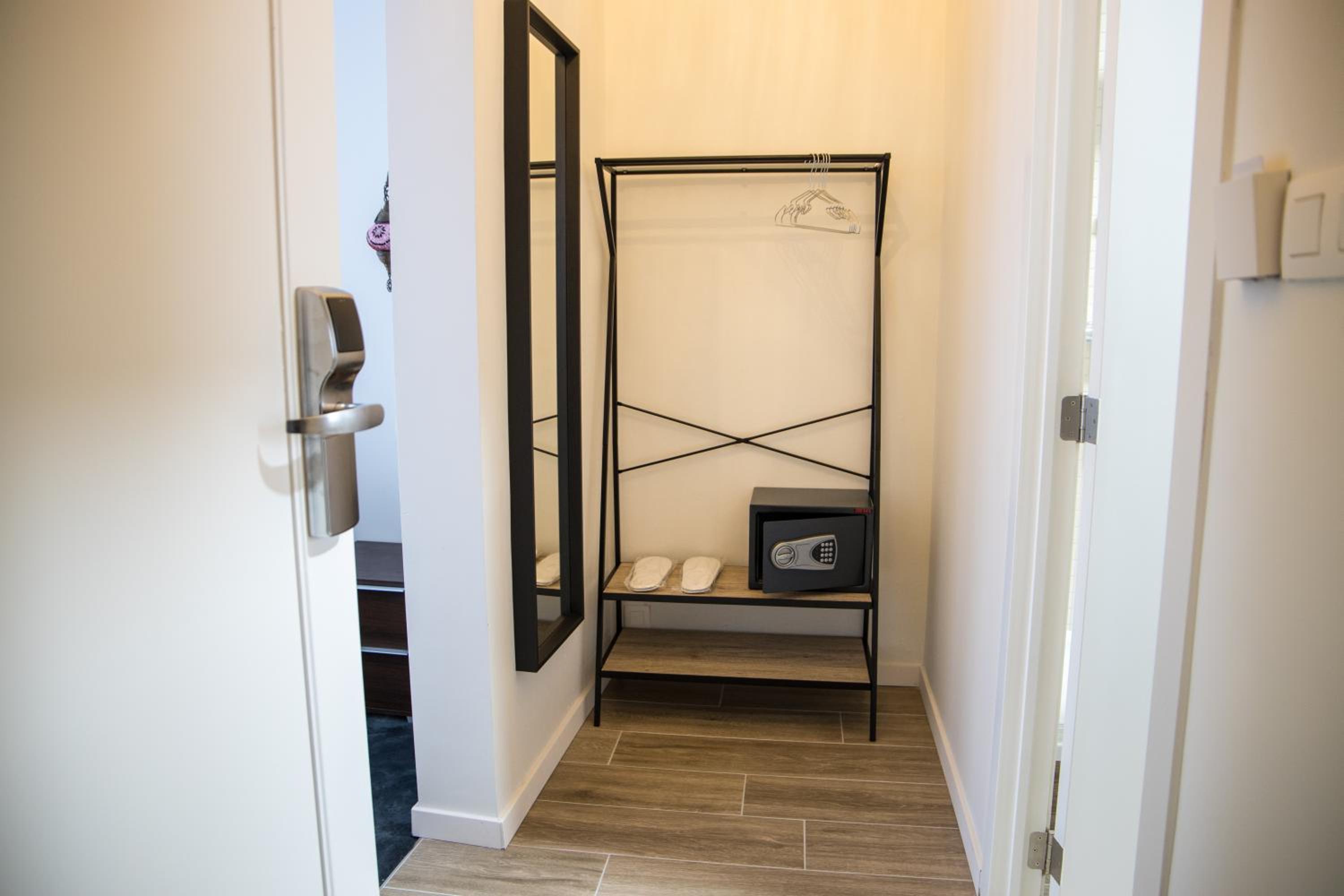 Deluxe Twin Room - Photo 9