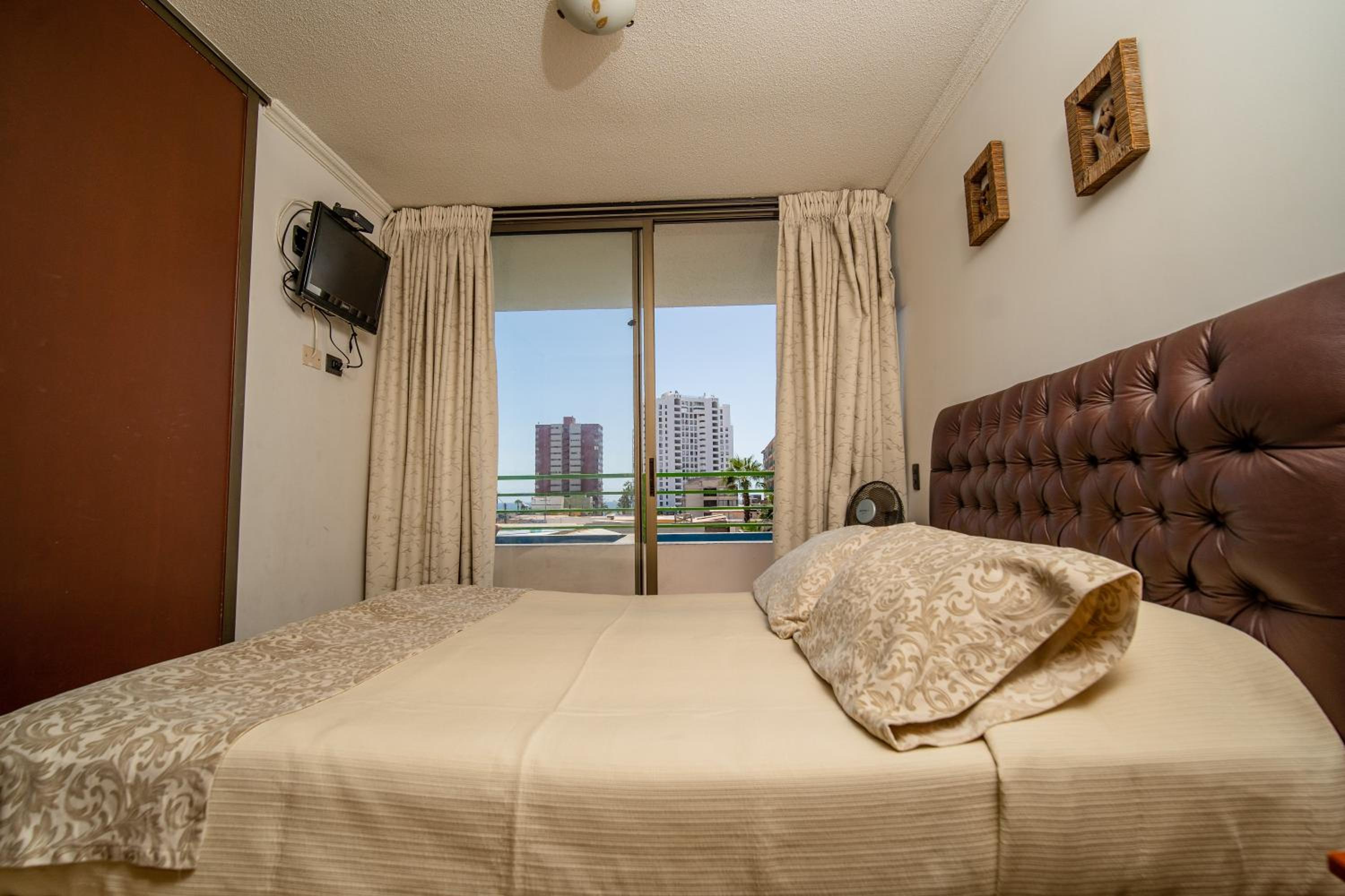 One Bedroom Apartment with Partial Sea View photo 2