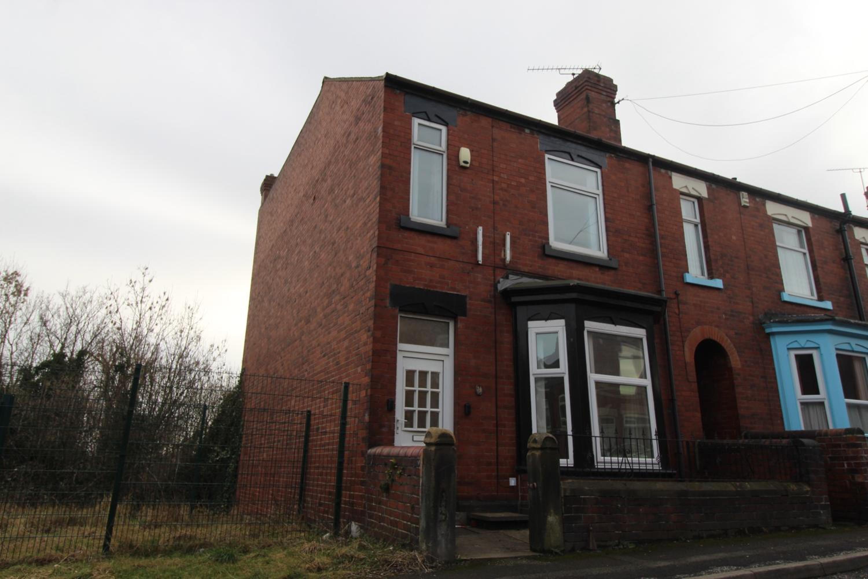 Five-Bedroom House photo 2