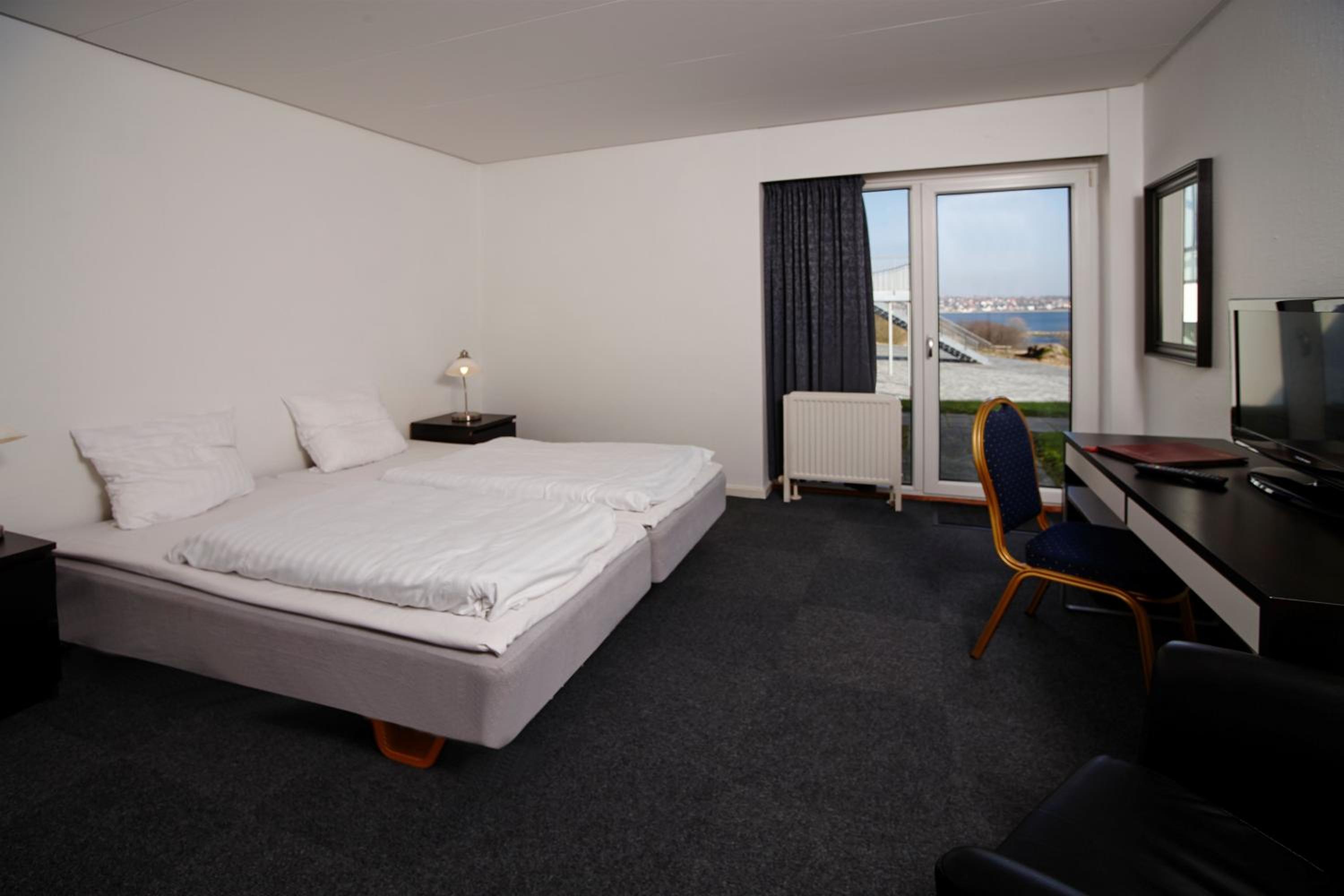 Double or Twin Room - Photo 13