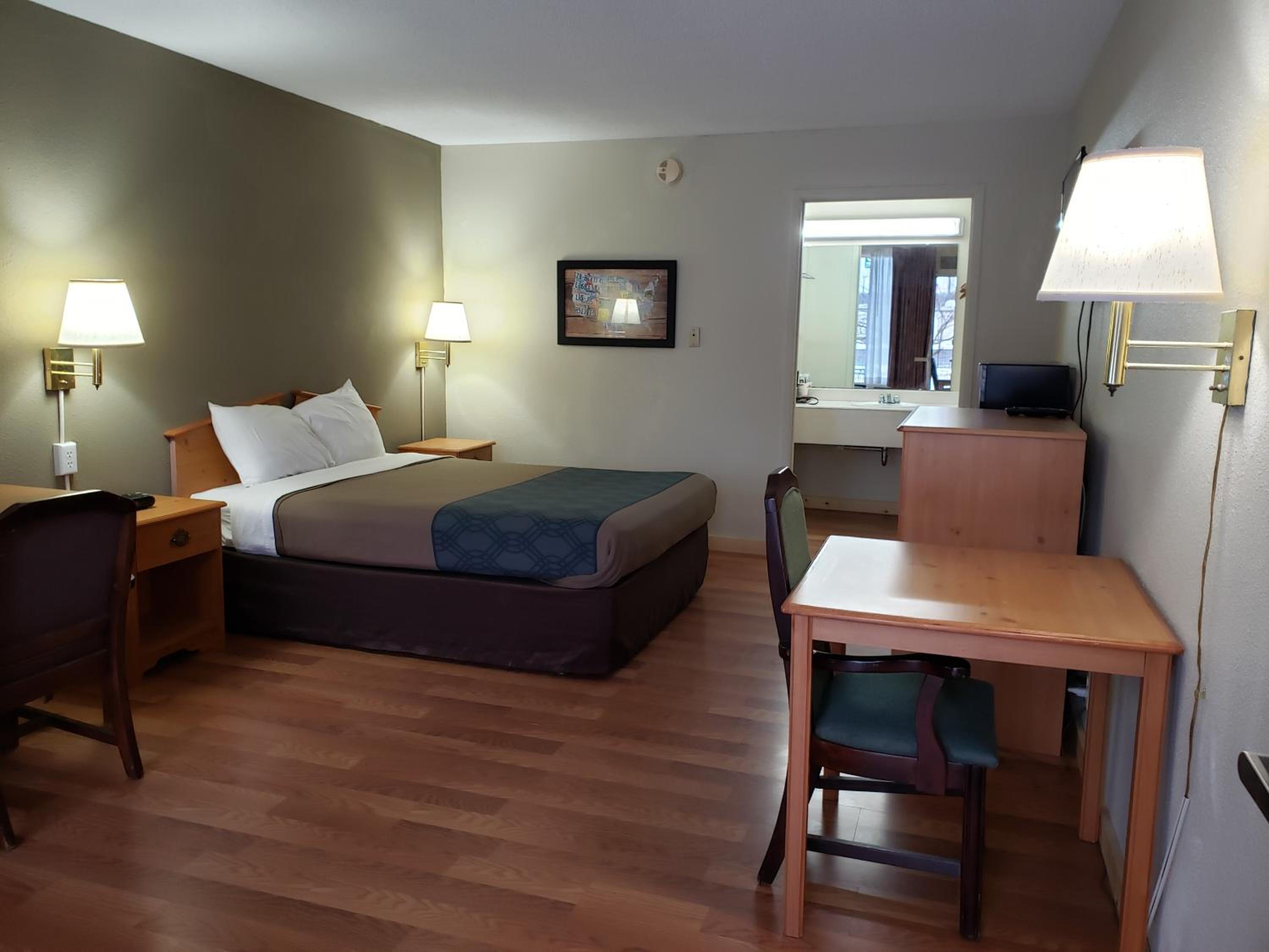 Standard Queen Room