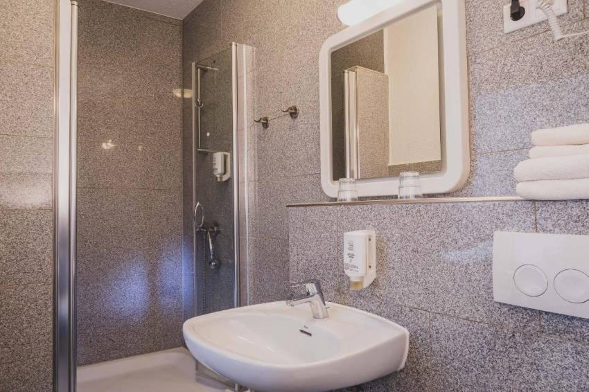 Double Room - Photo 6