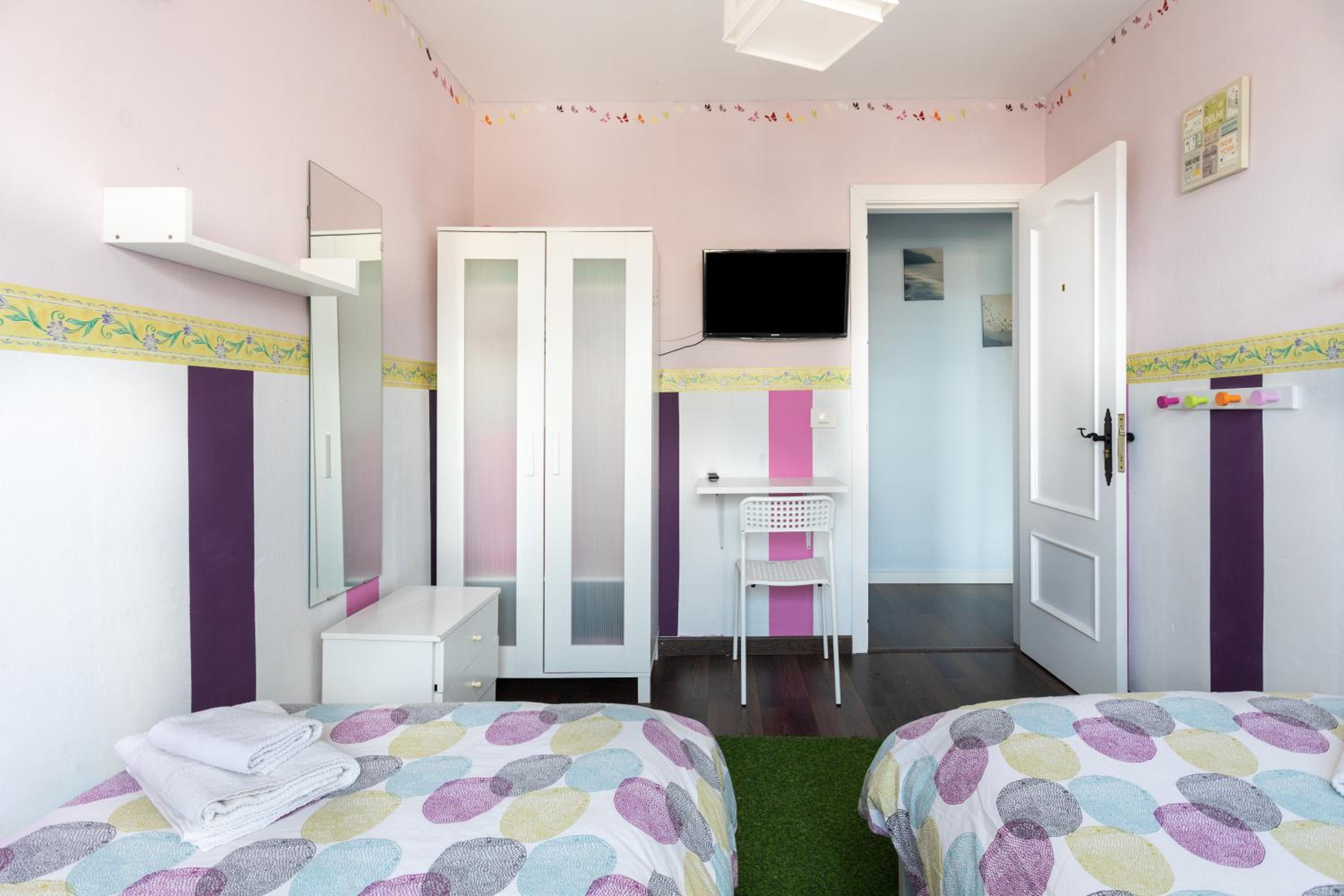 Twin Room with Shared Bathroom photo 3