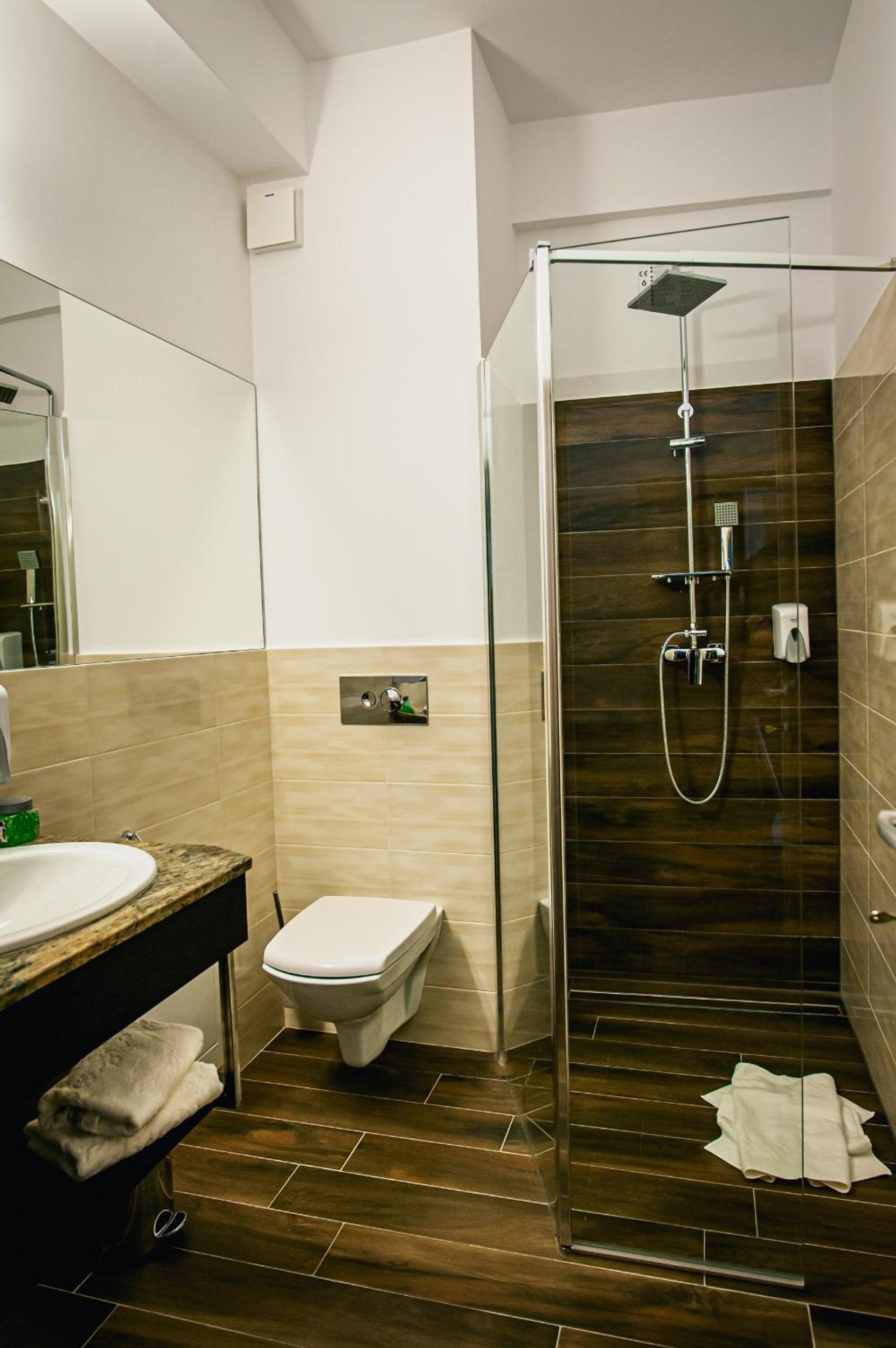Twin Room - Photo 7