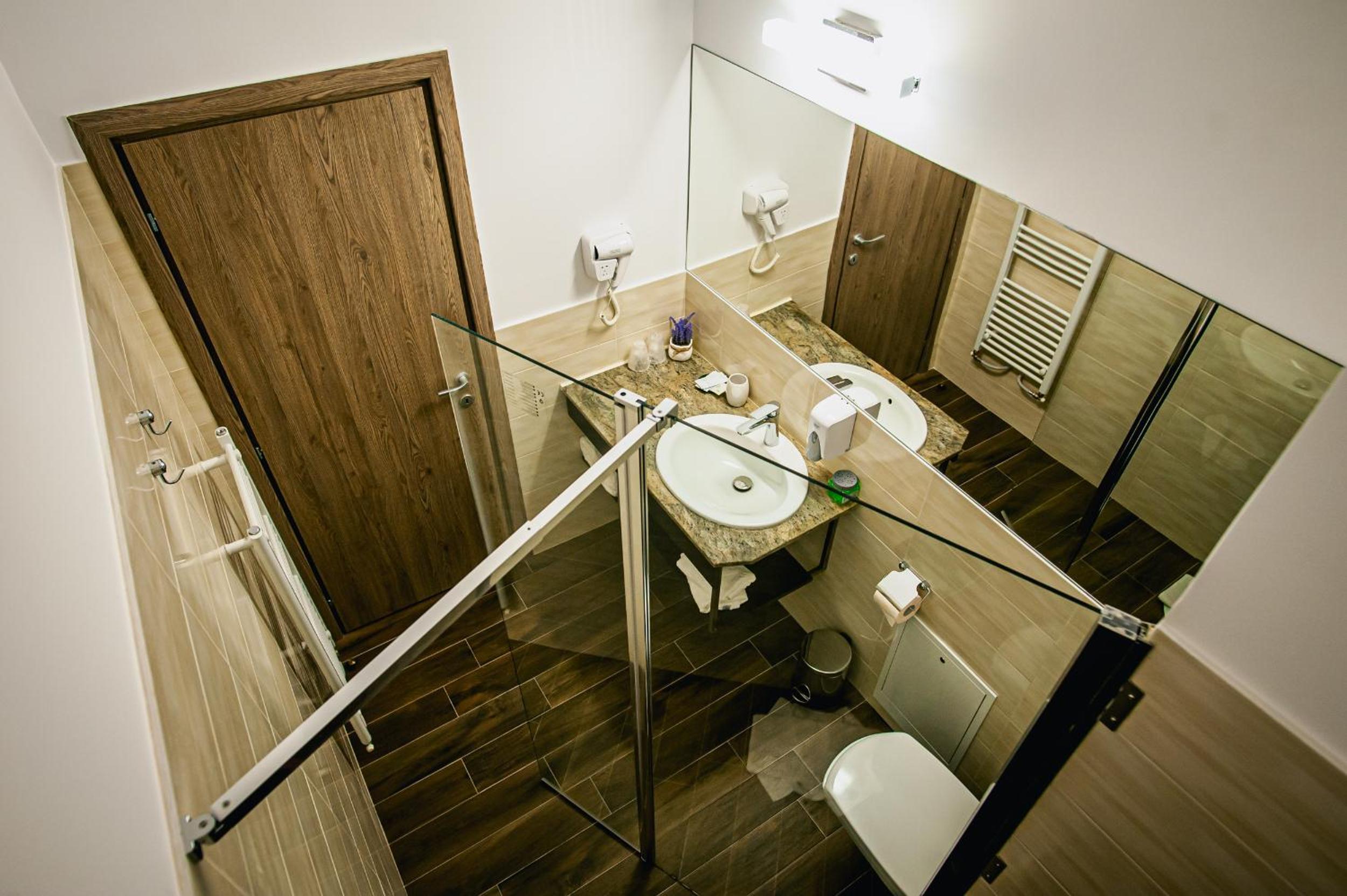 Twin Room - Photo 5