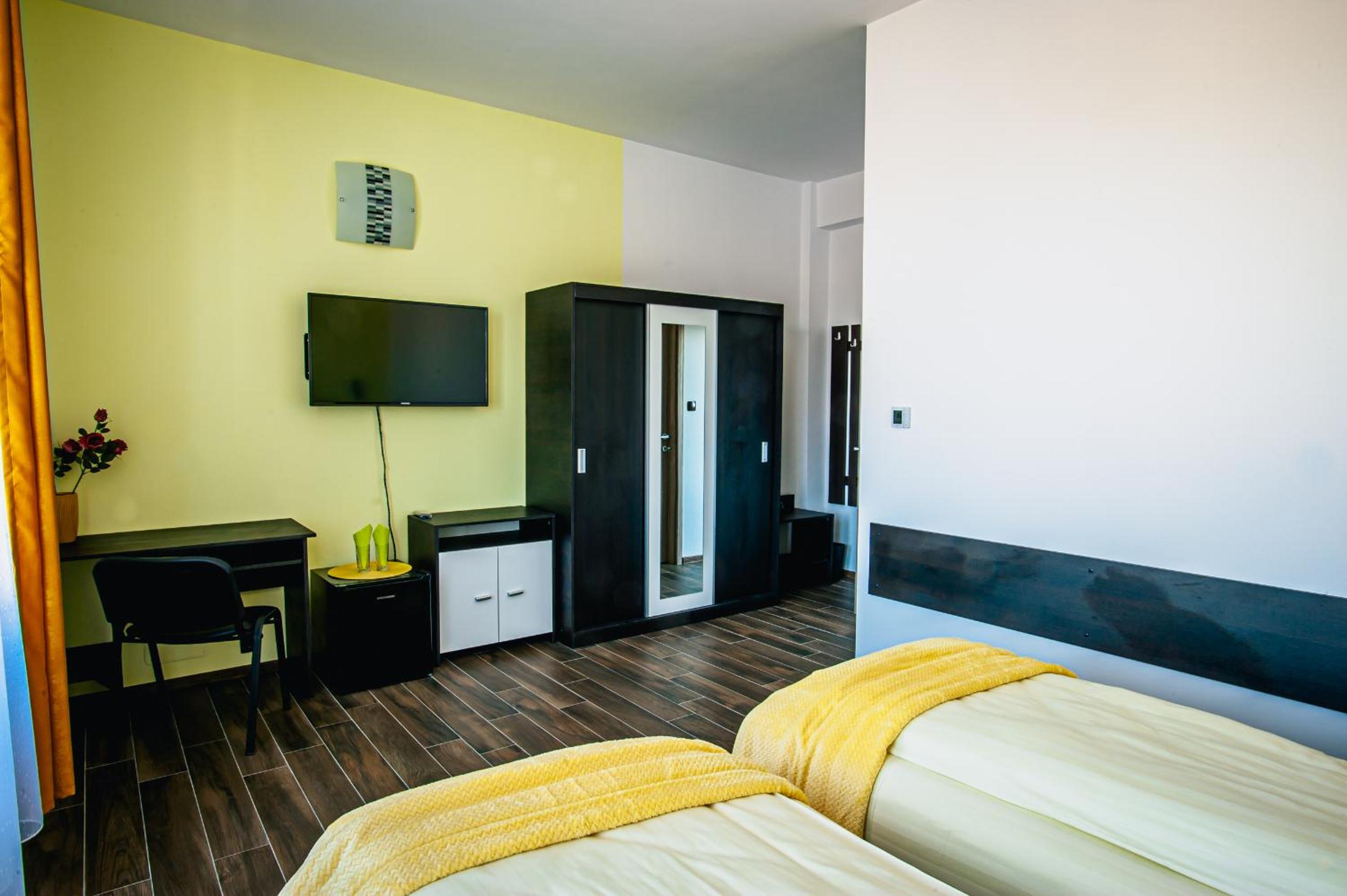 Twin Room - Photo 1