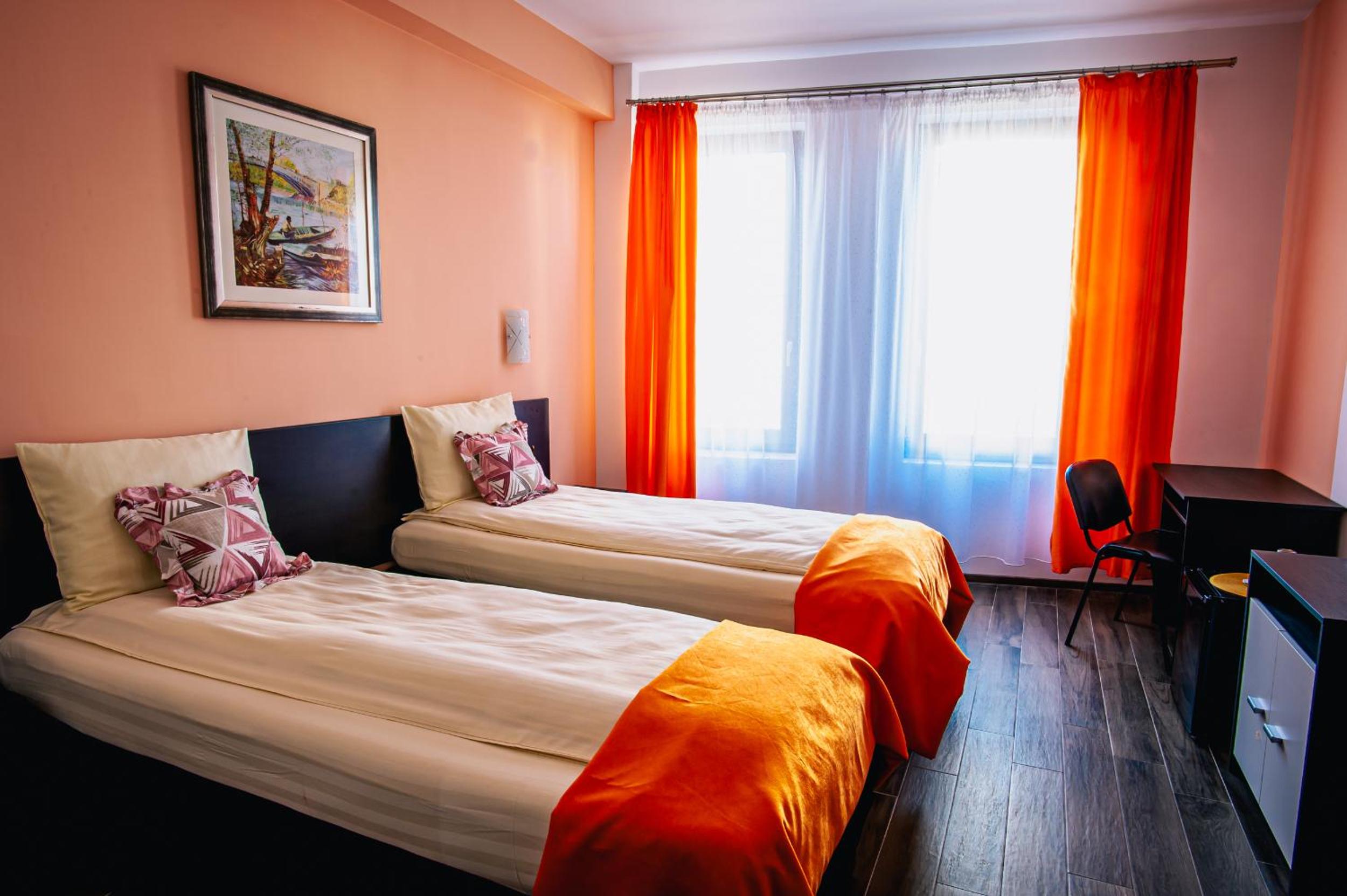 Twin Room - Photo 4