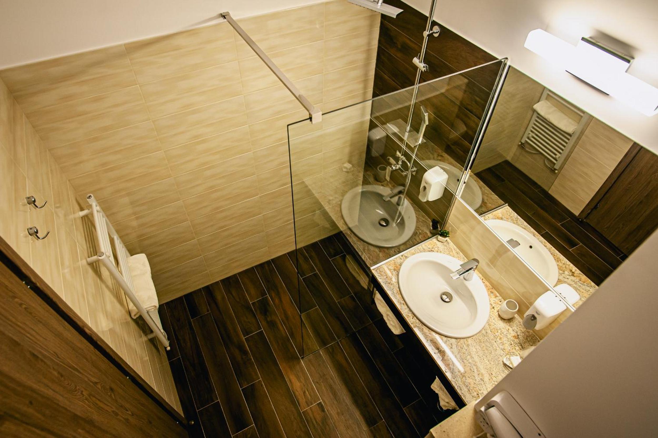 Twin Room - Photo 6