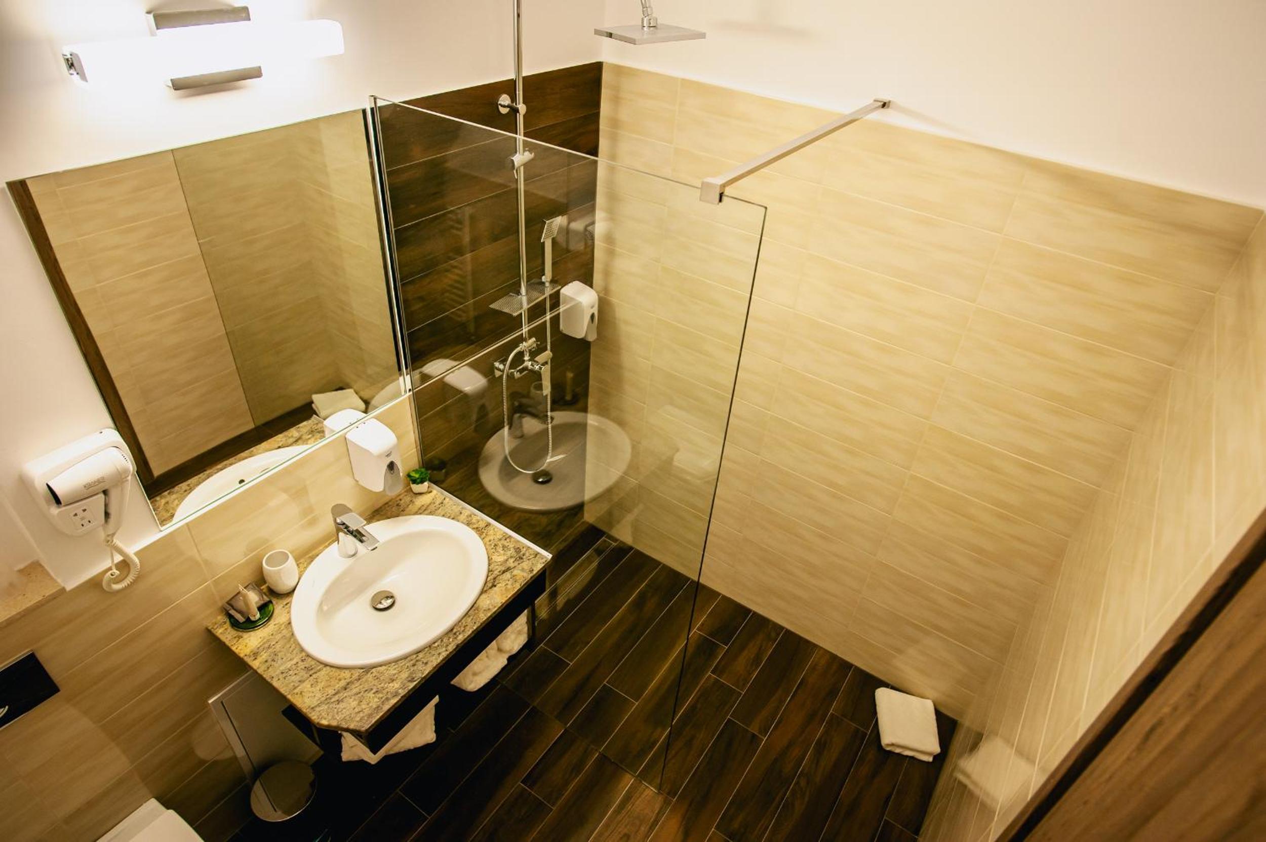 Superior King Room - Photo 6