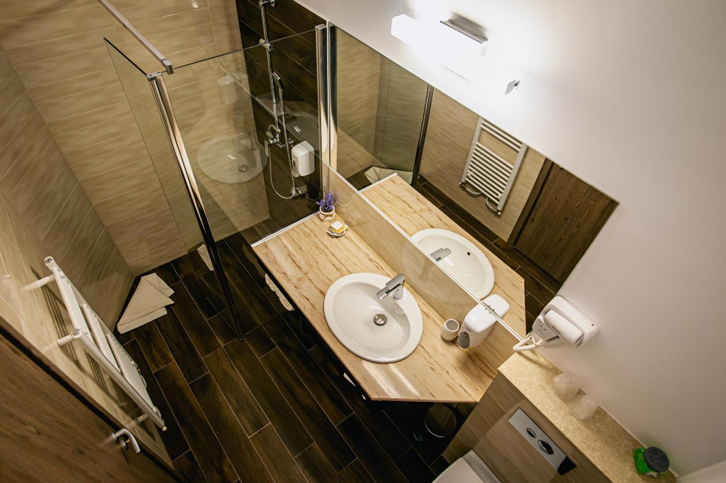 Superior King Room - Photo 8