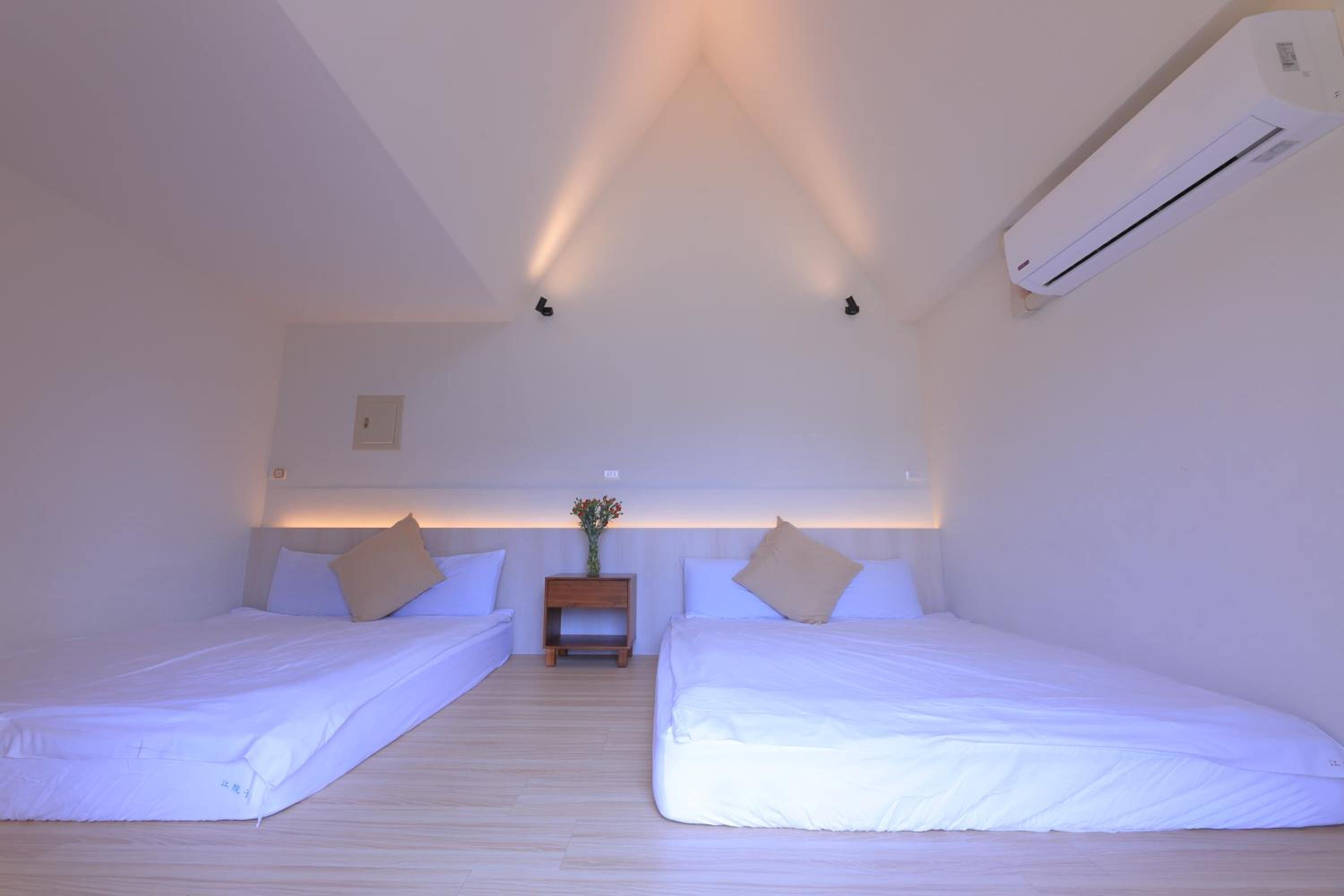 One-Bedroom House photo 1