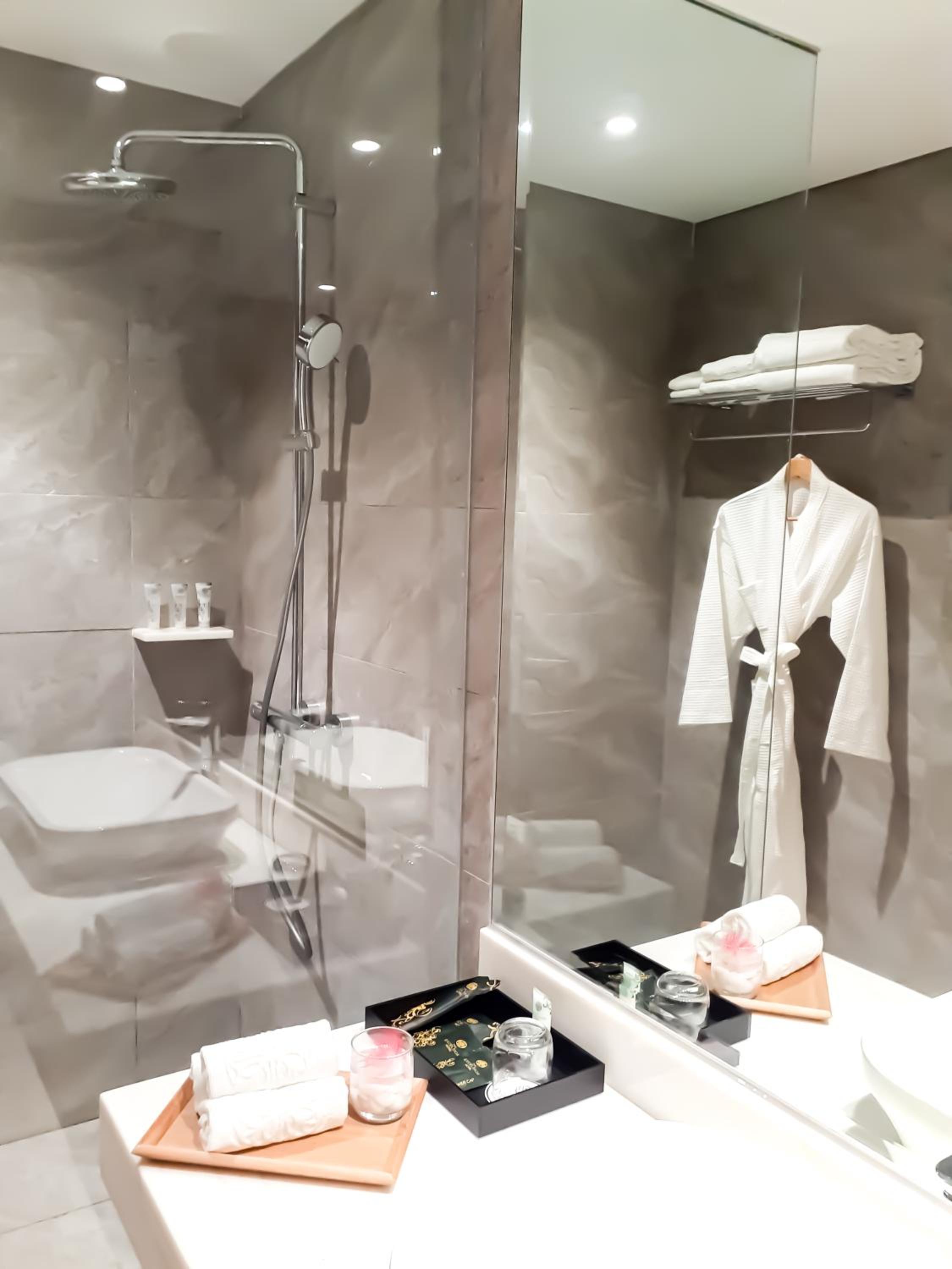 Deluxe Room - Photo 2