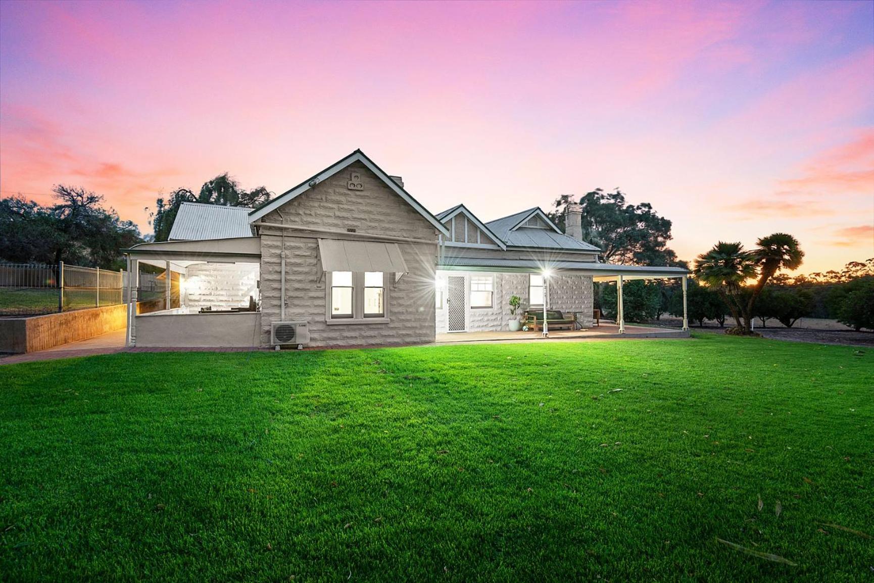 Three-Bedroom House photo 2