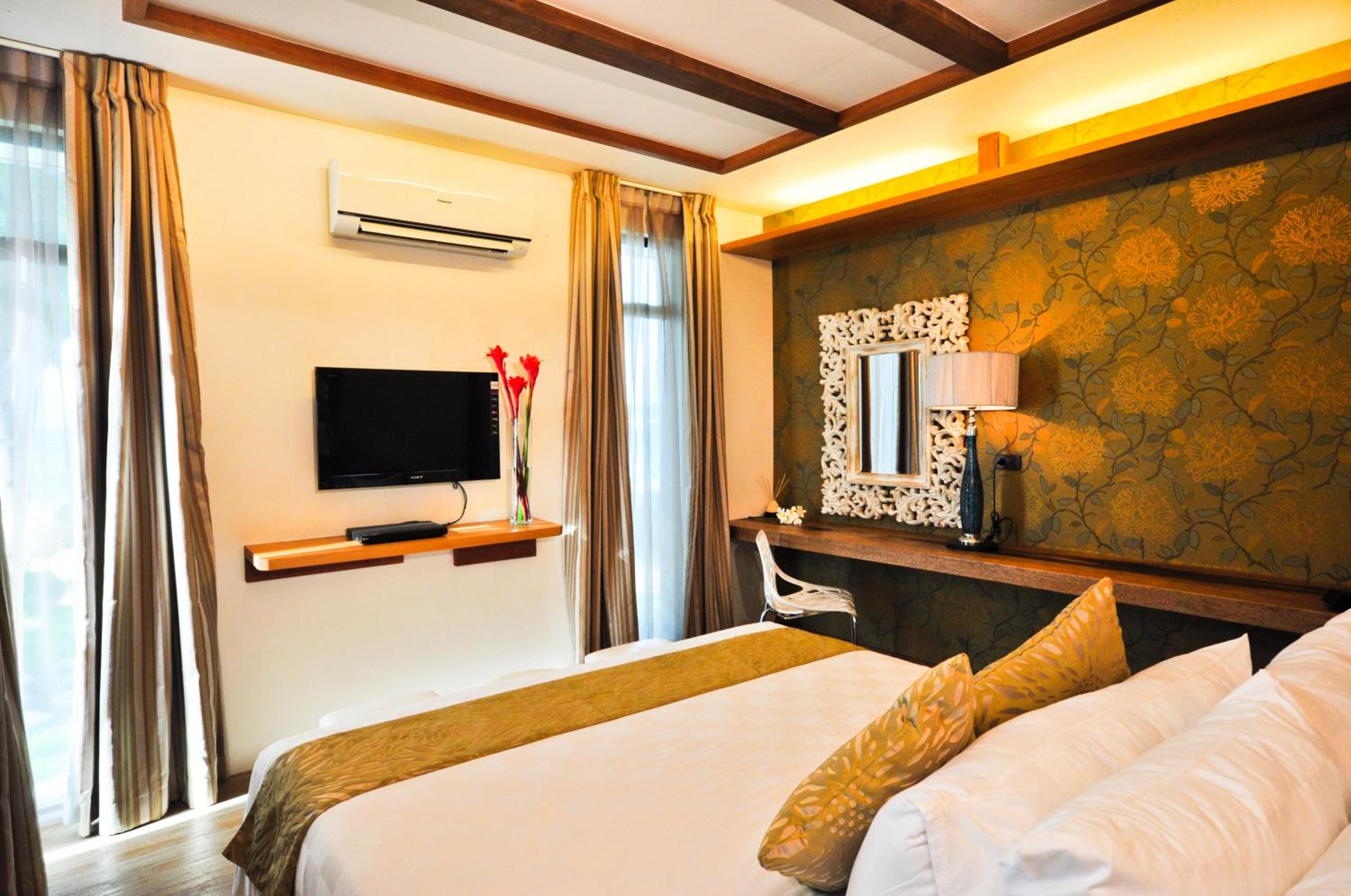 Three-Bedroom Villa - Photo 3