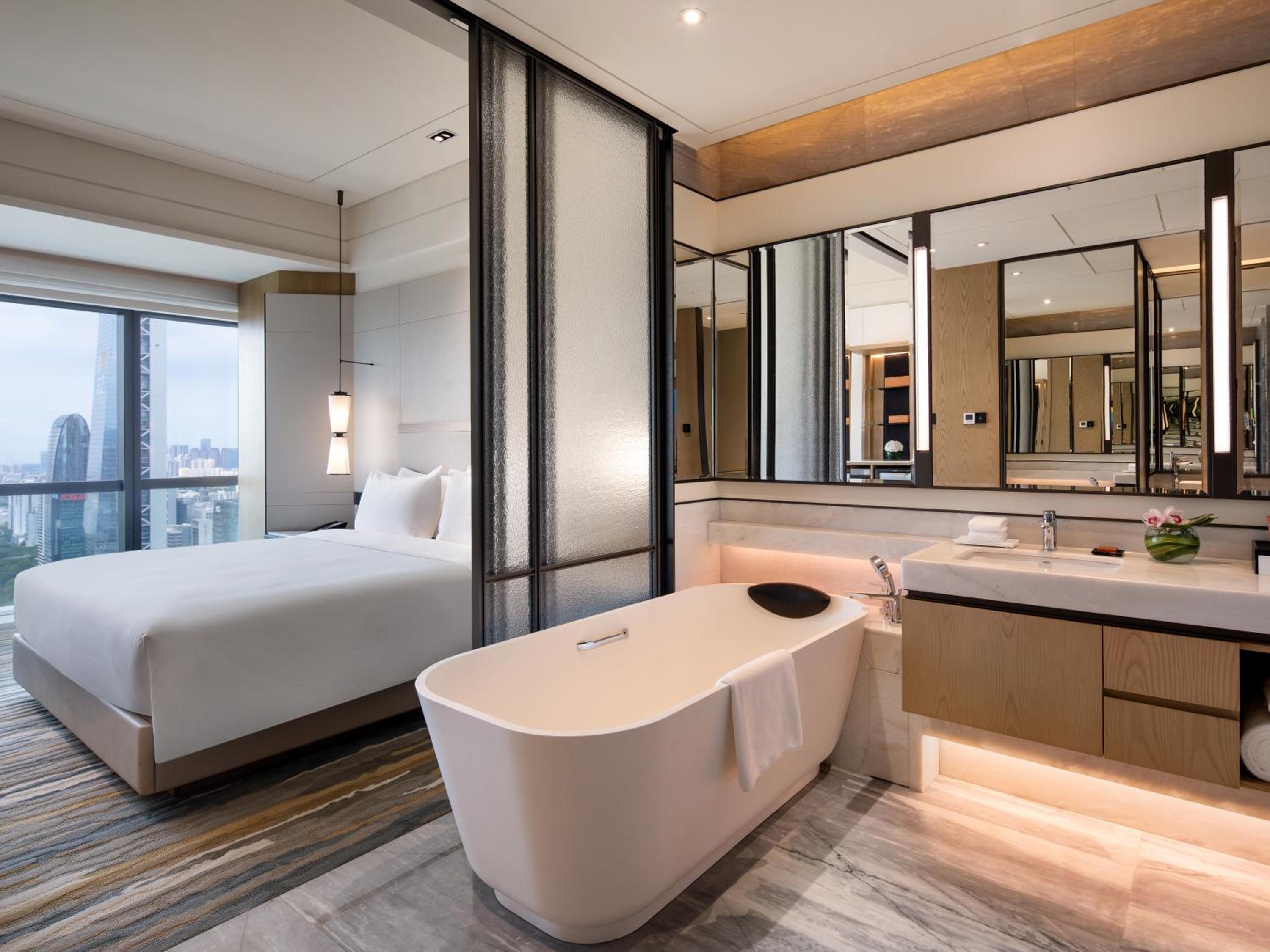 Standard King Room - Photo 6