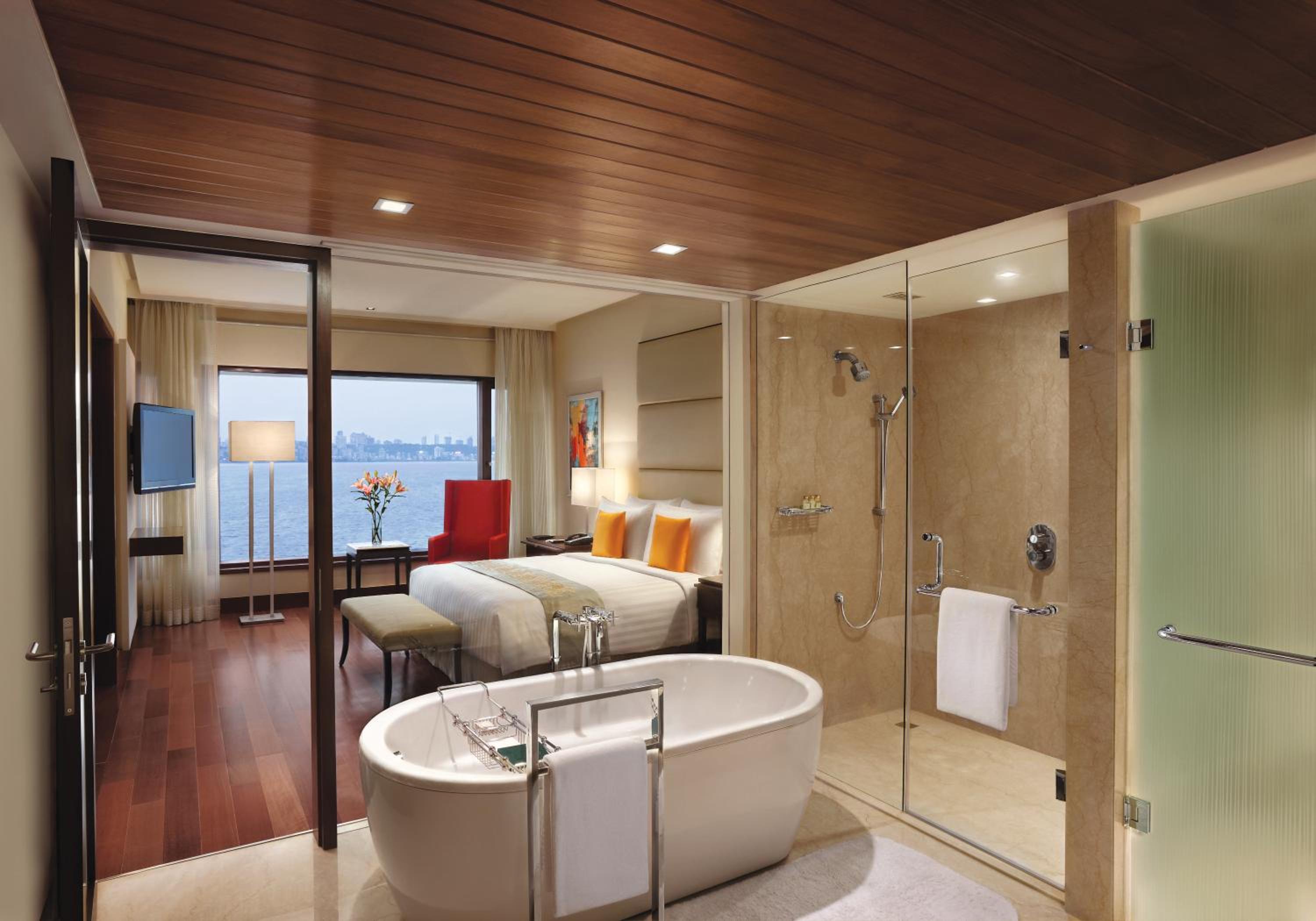 Ocean View Suite - Photo 2