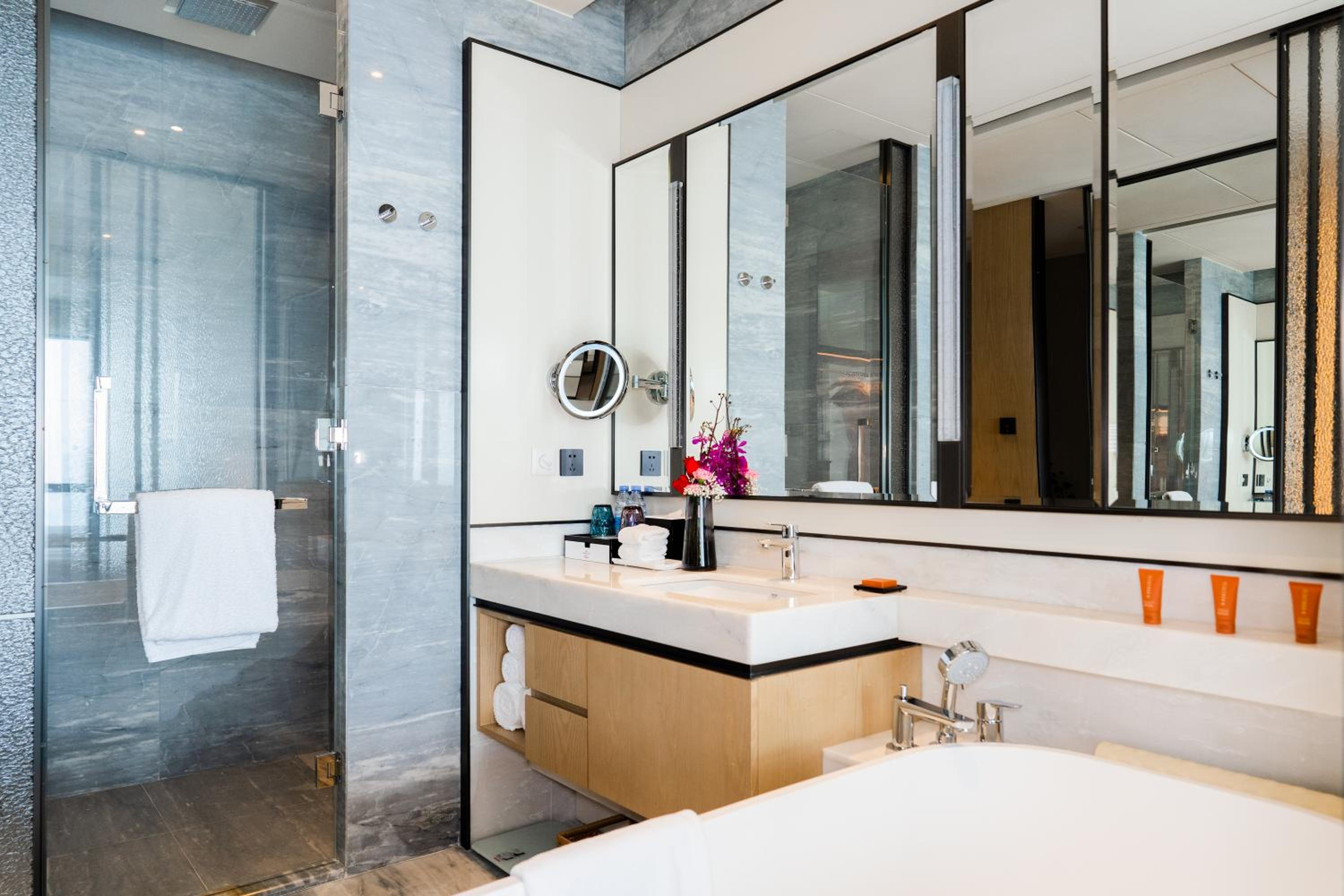 Standard Twin Room - Photo 4