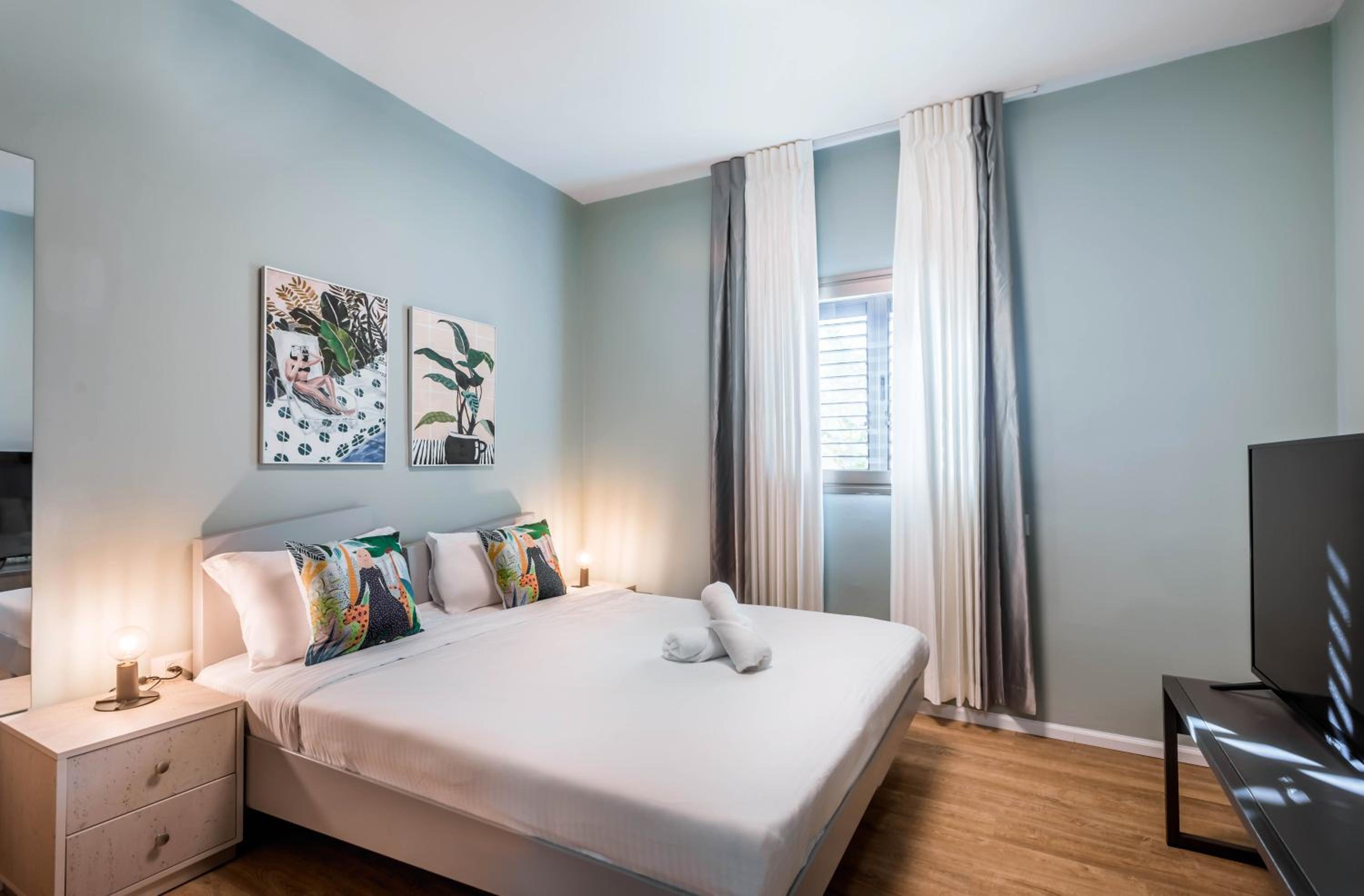 Rare Two-Bedroom Garden Apartment with Pool Exit photo 3