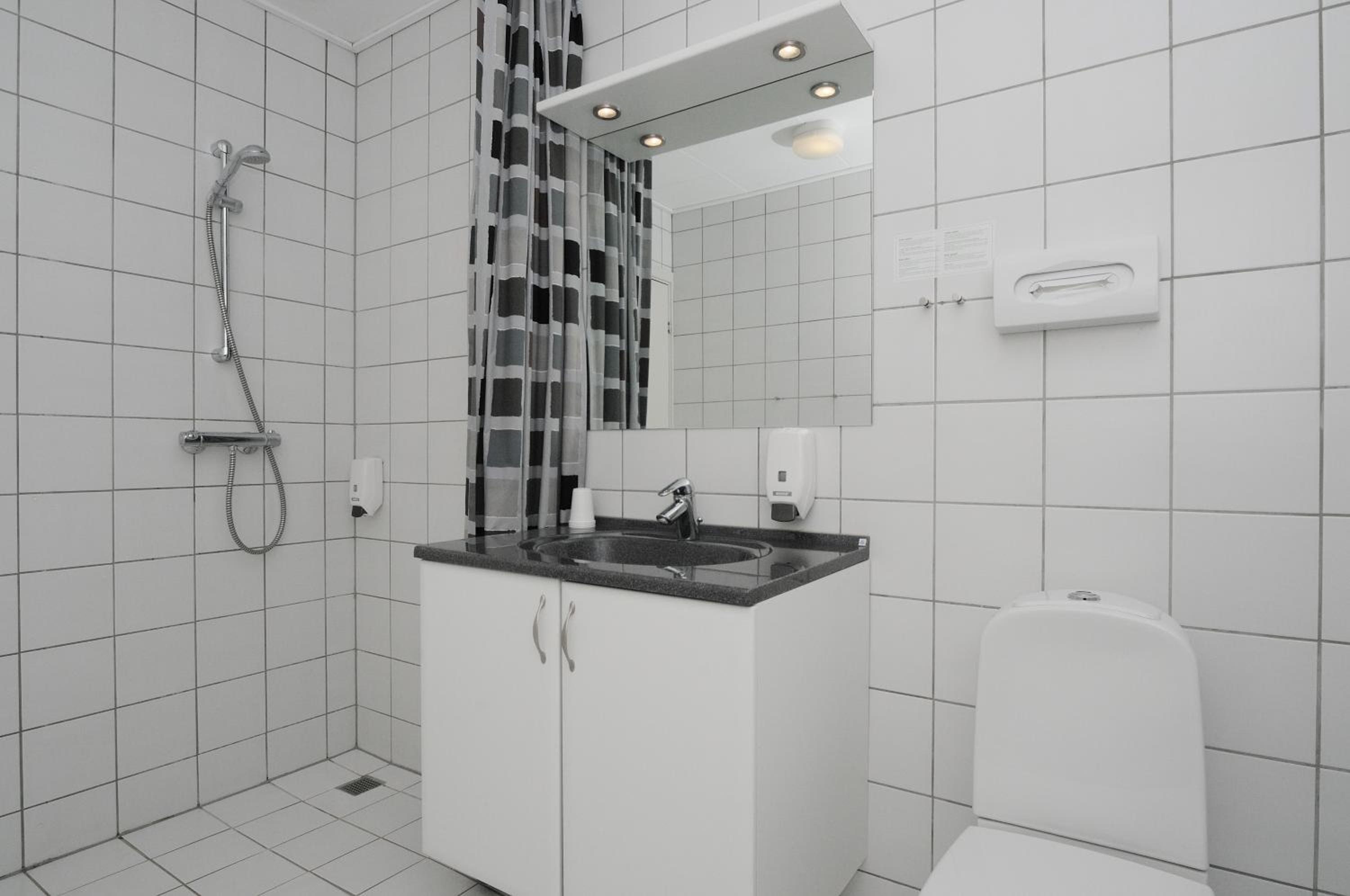 Quadruple Room - Photo 8