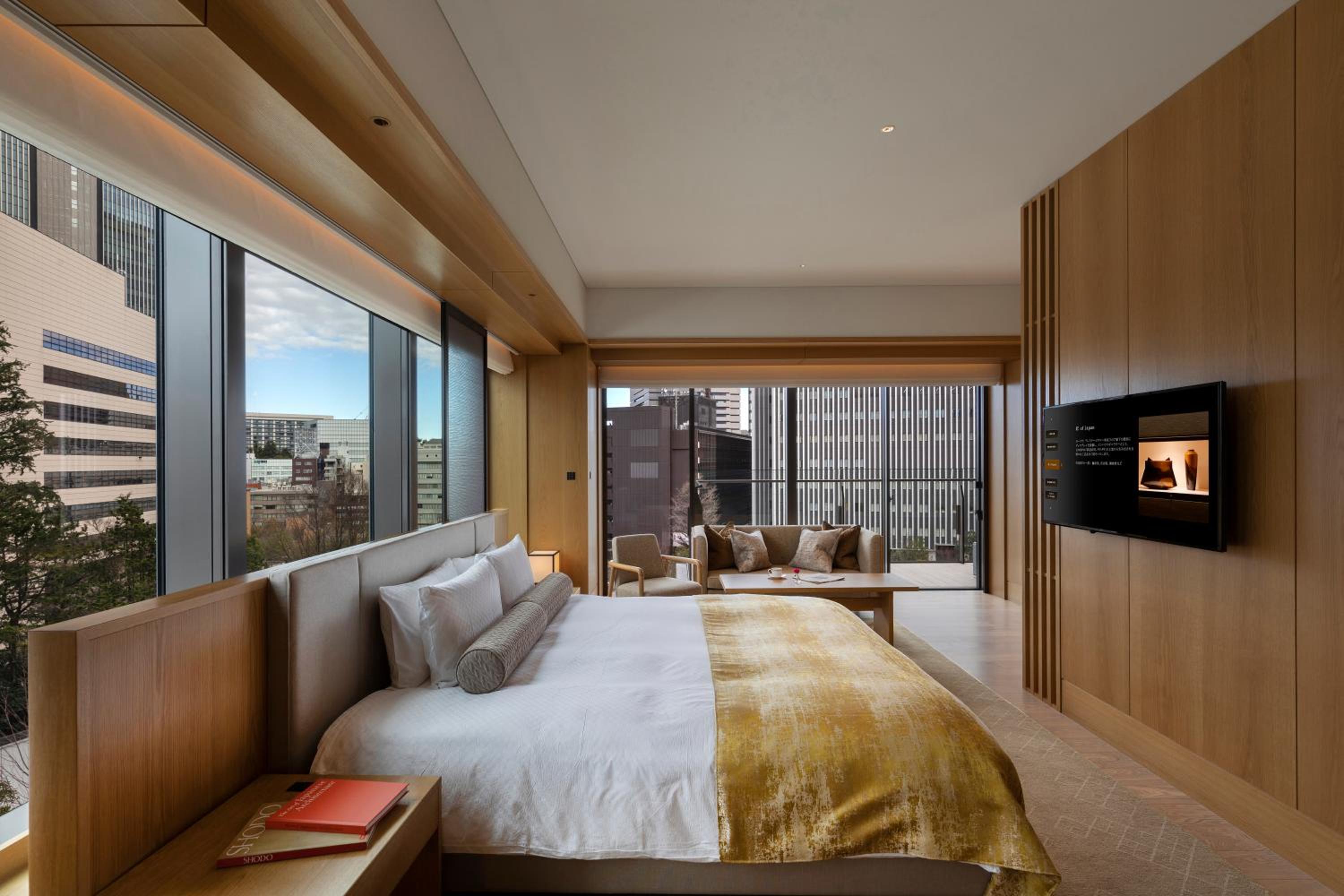 [Heritage] Corner Double Junior Suite with Balcony - Club Lounge Access