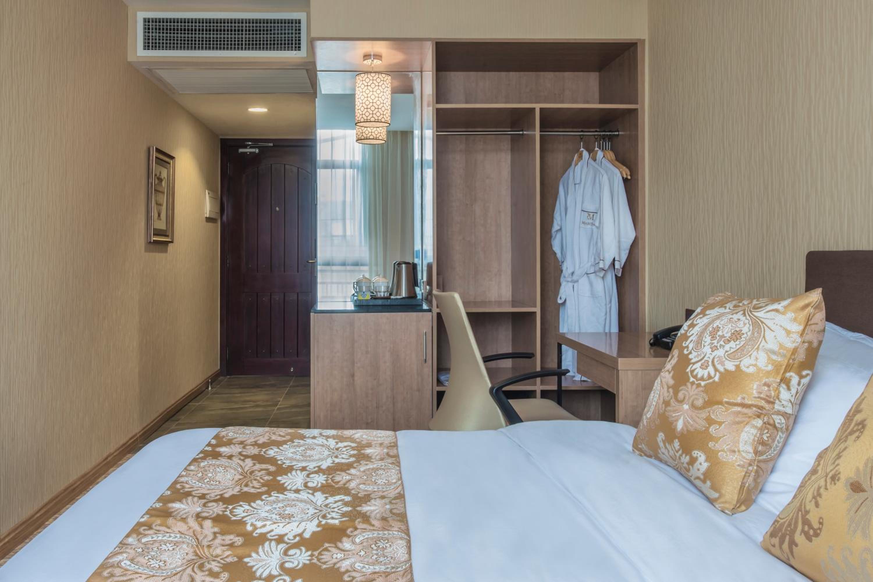 Superior King Room photo 2