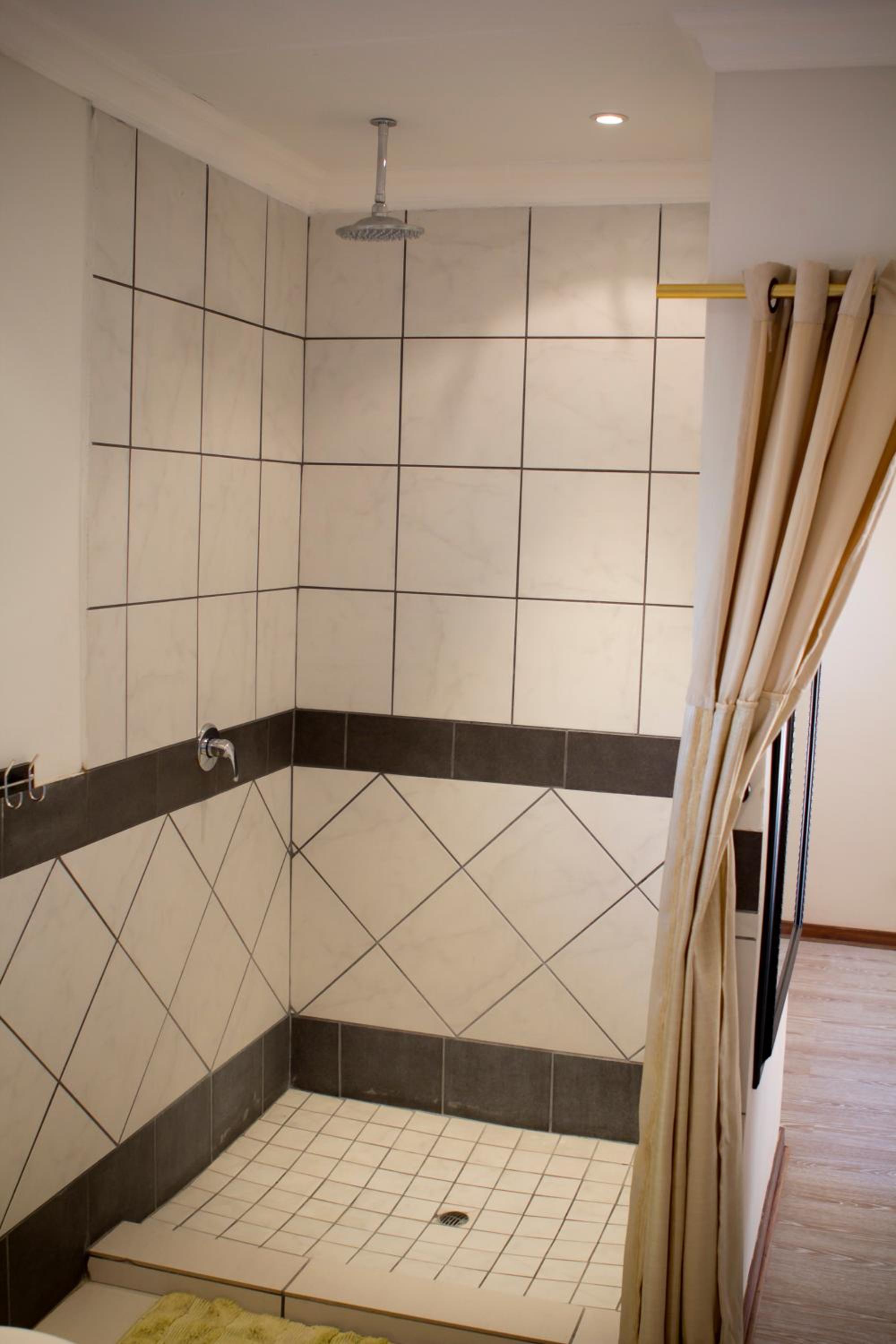 King Suite with Spa Bath photo 3