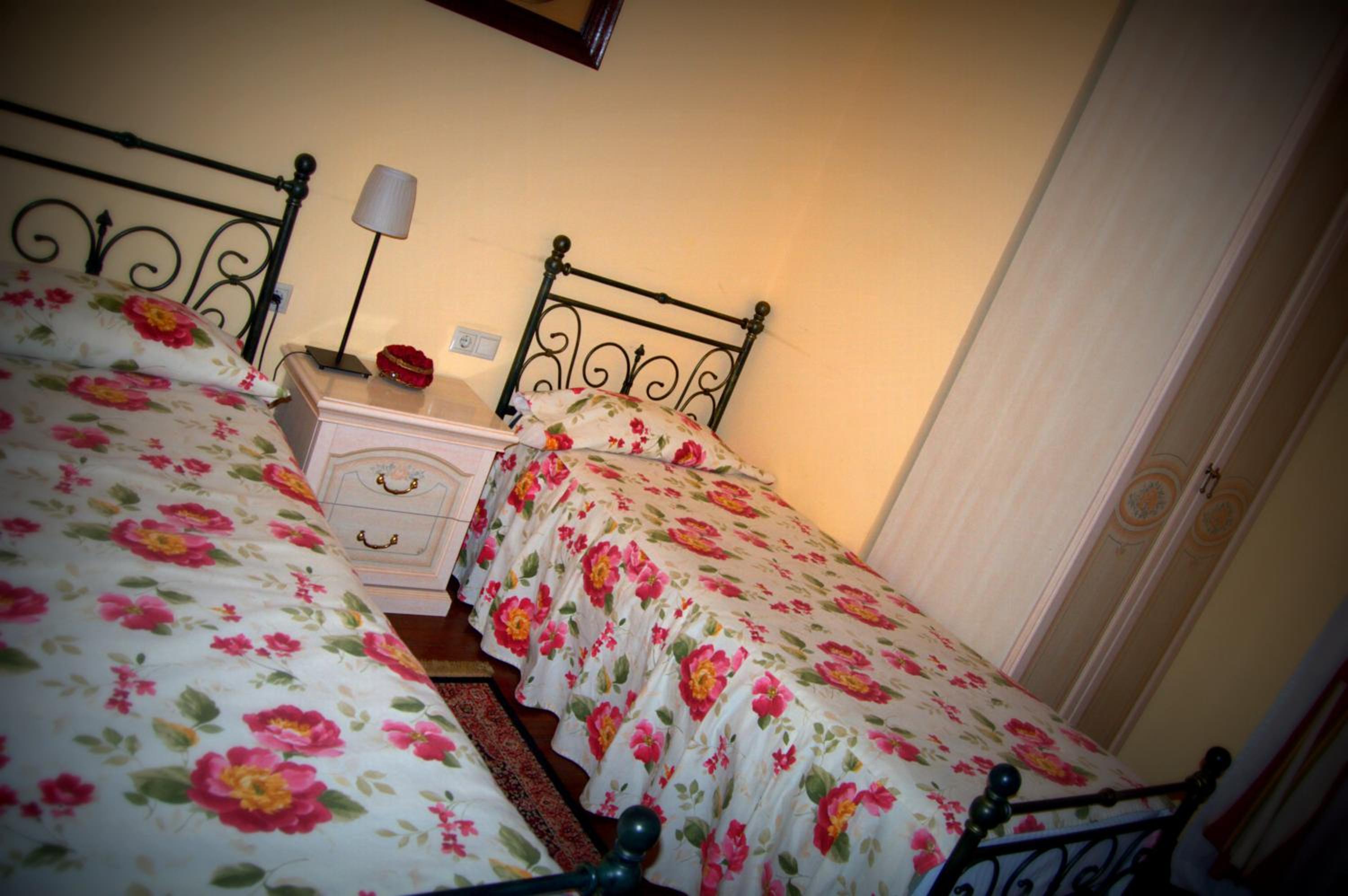 Standard Double or Twin Room - Photo 5