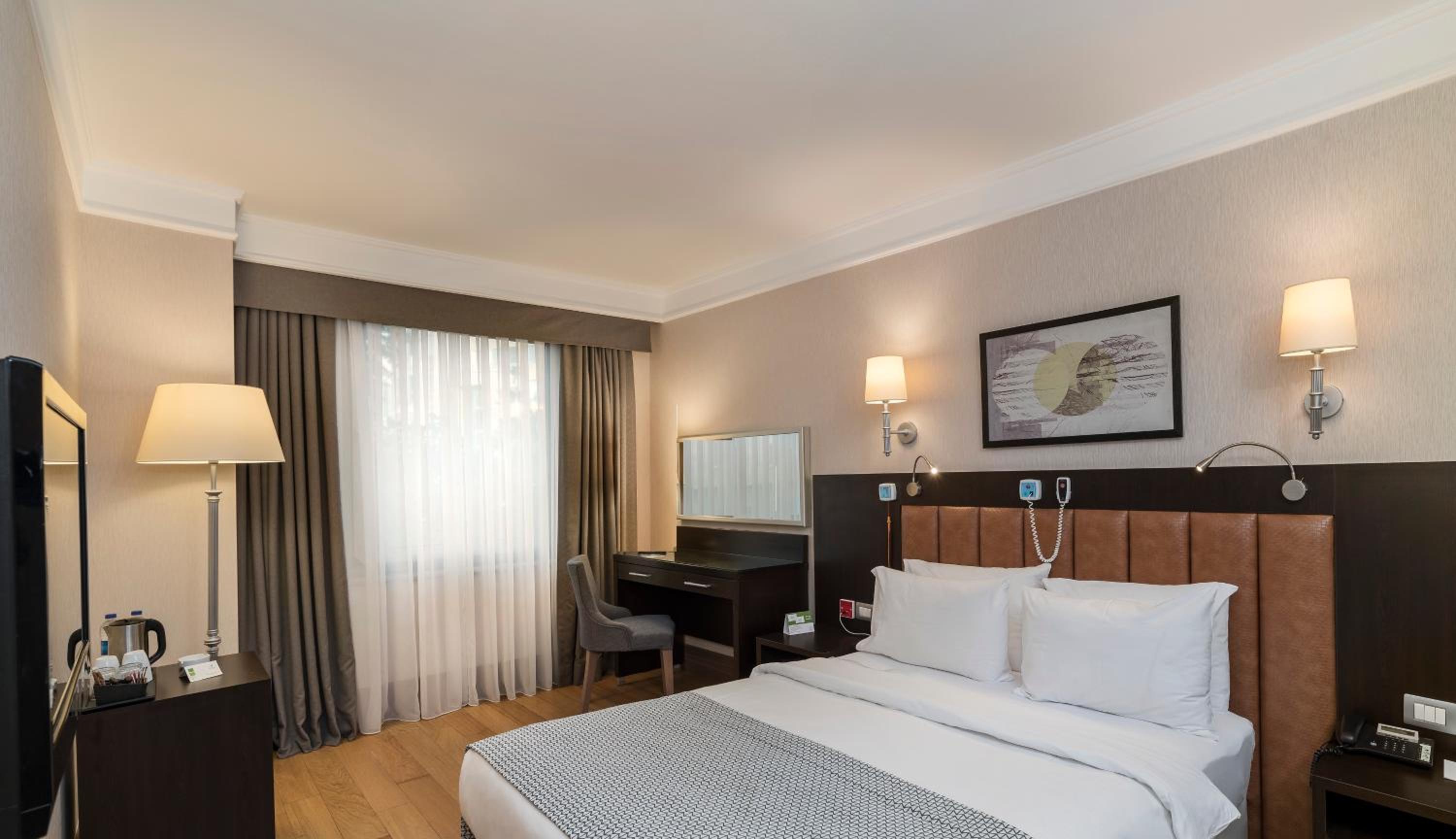 Standard King Room - Accessible photo 1