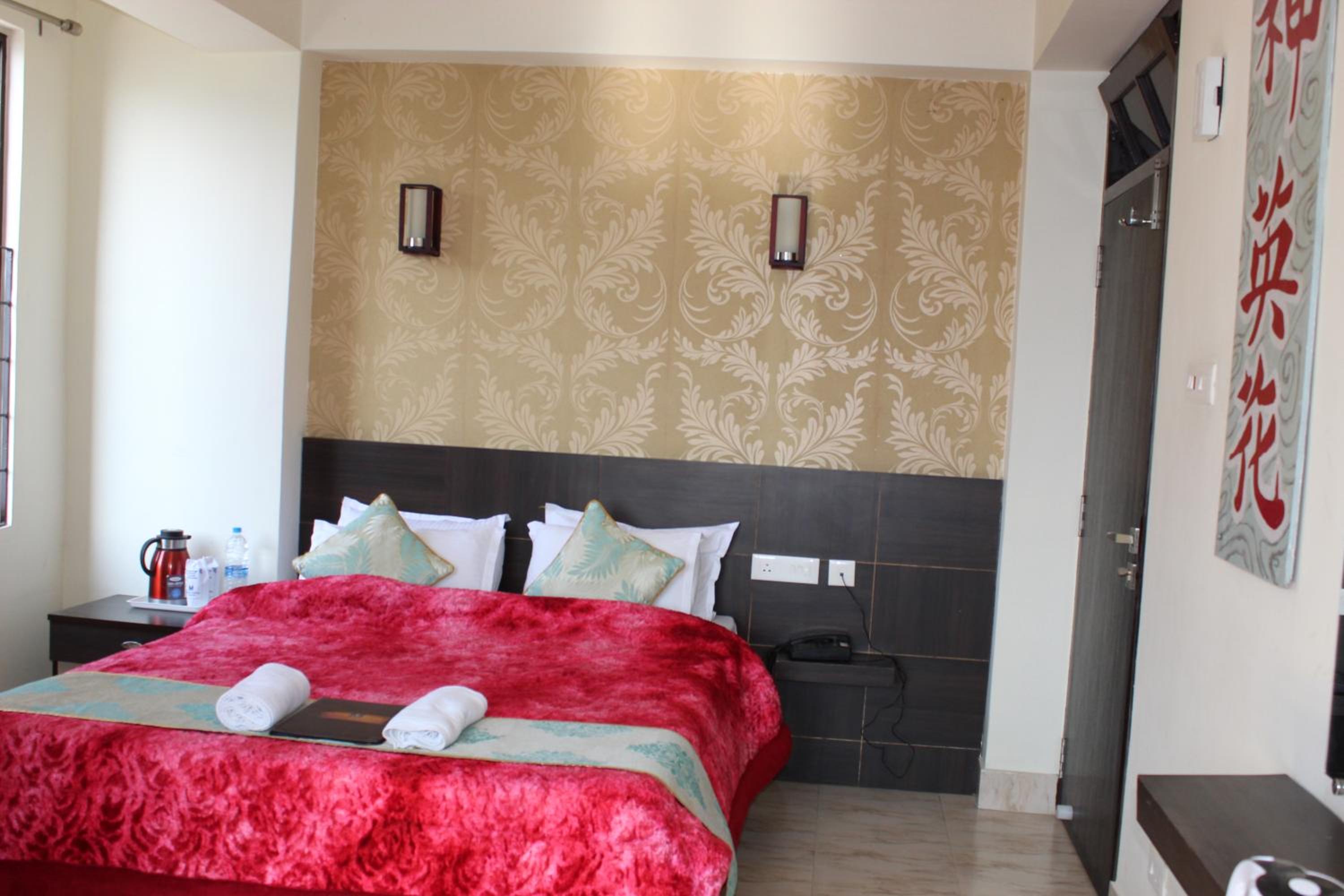 Standard King Room photo 1