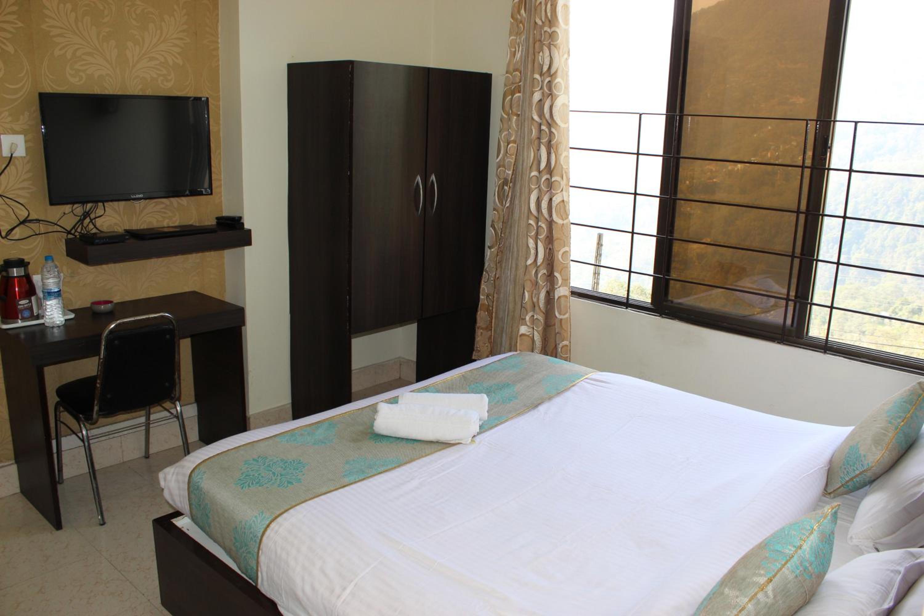 Standard King Room photo 2