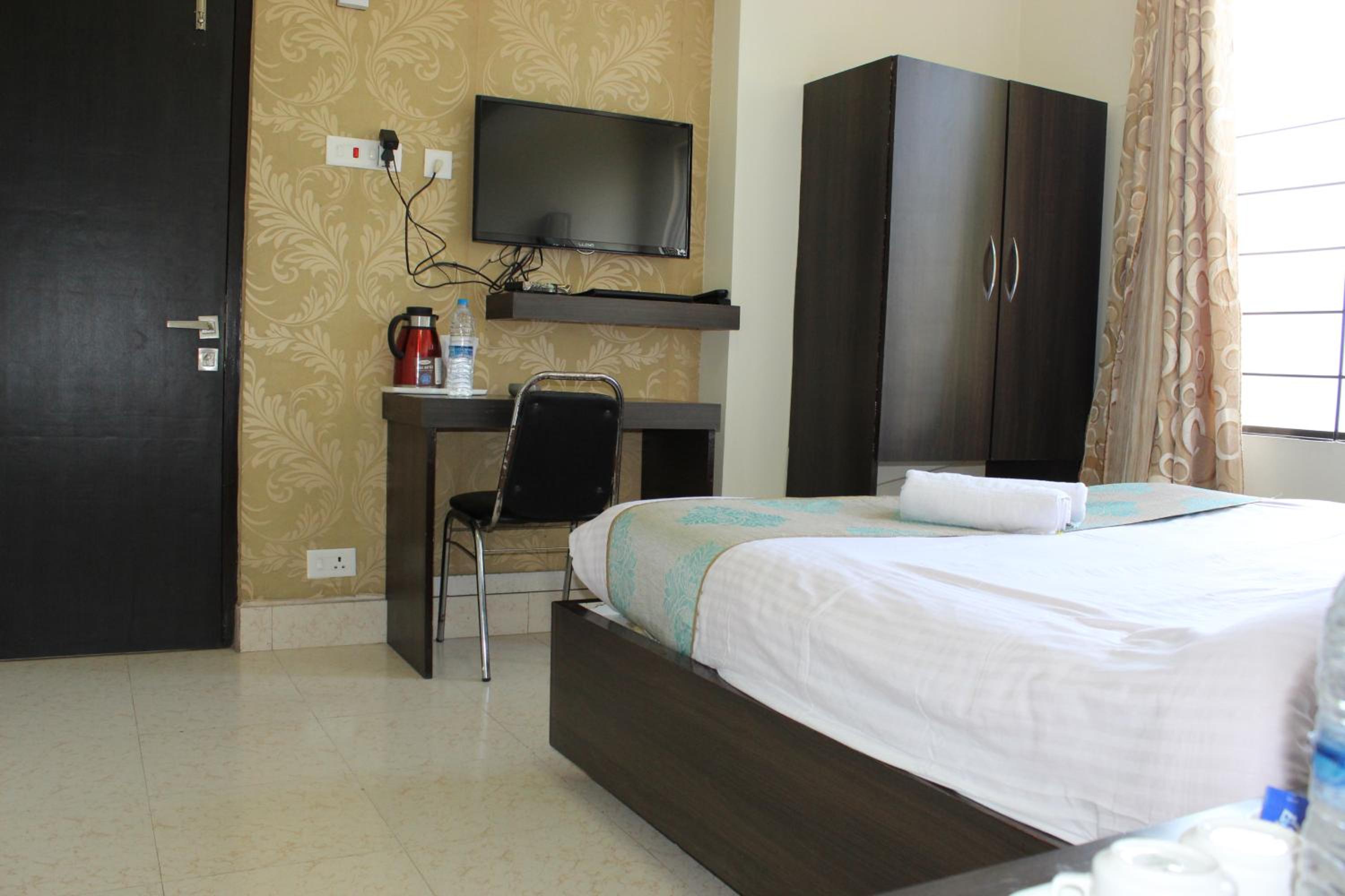Standard King Room photo 3