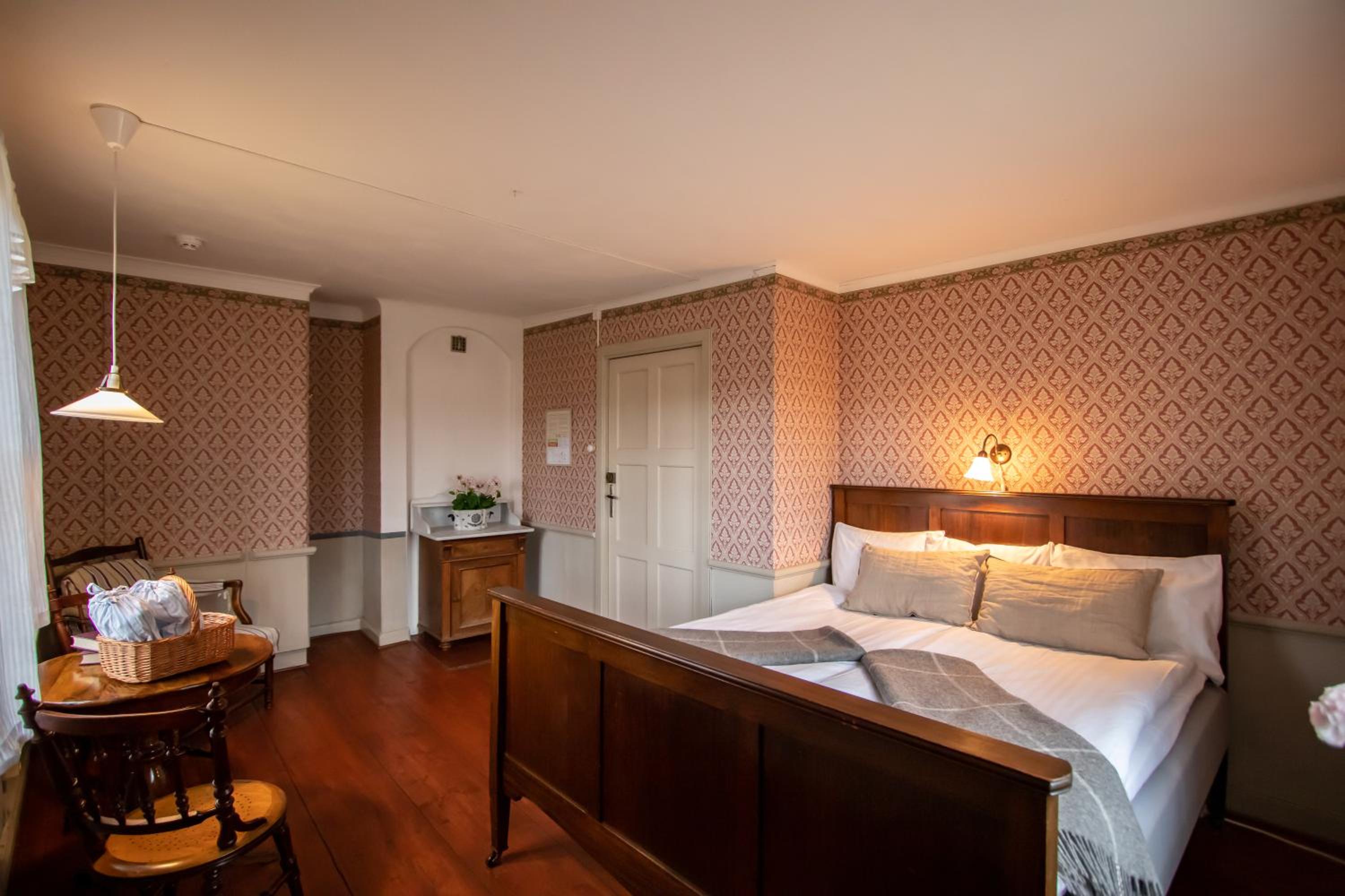 Standard Double Room with Shared Bathroom photo 2