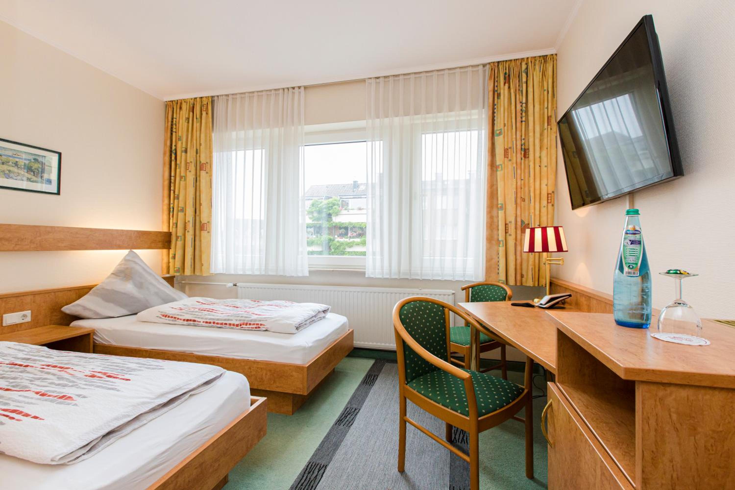 Double or Twin Room - Photo 4
