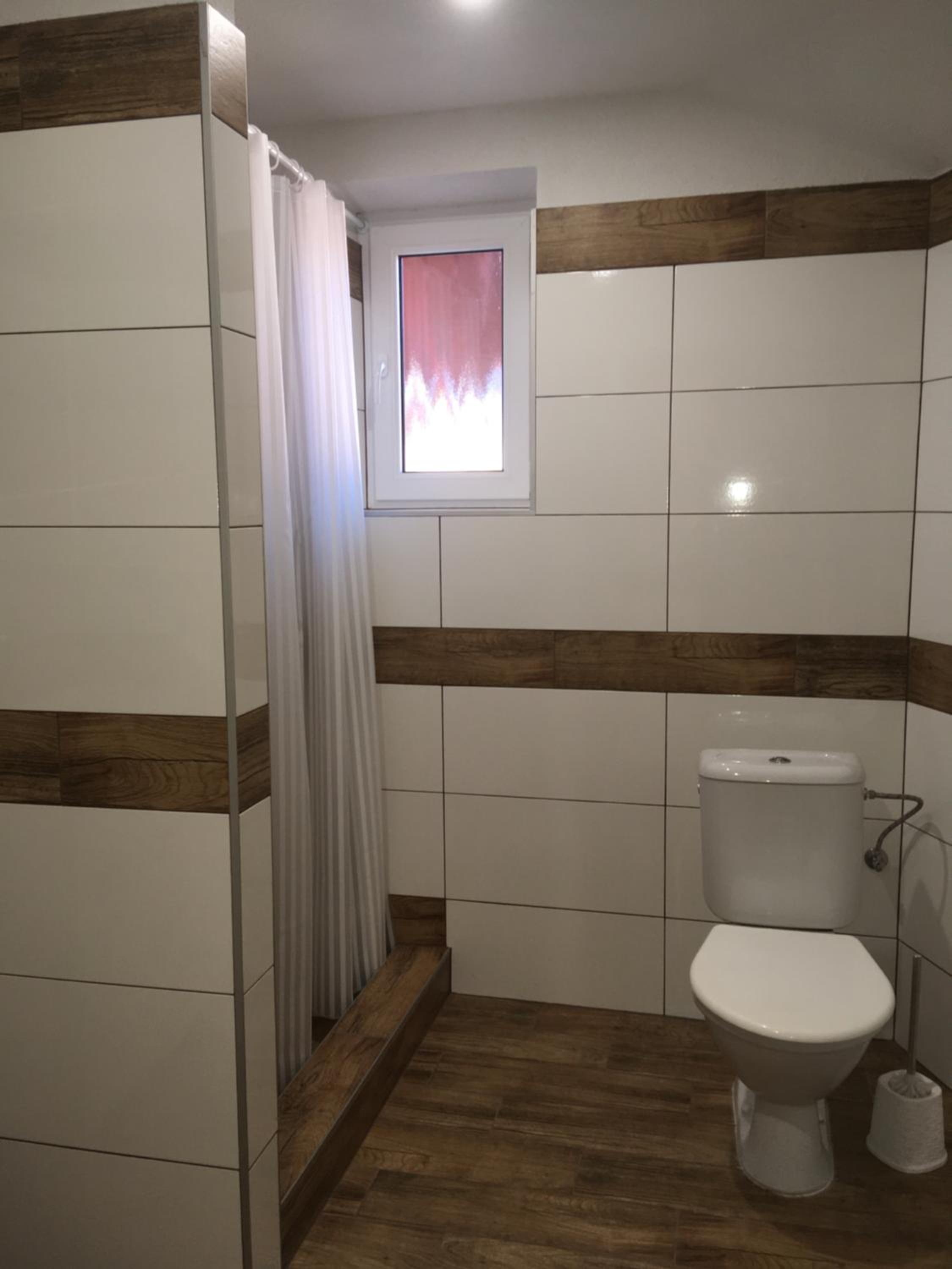 One-Bedroom Apartment - Photo 2