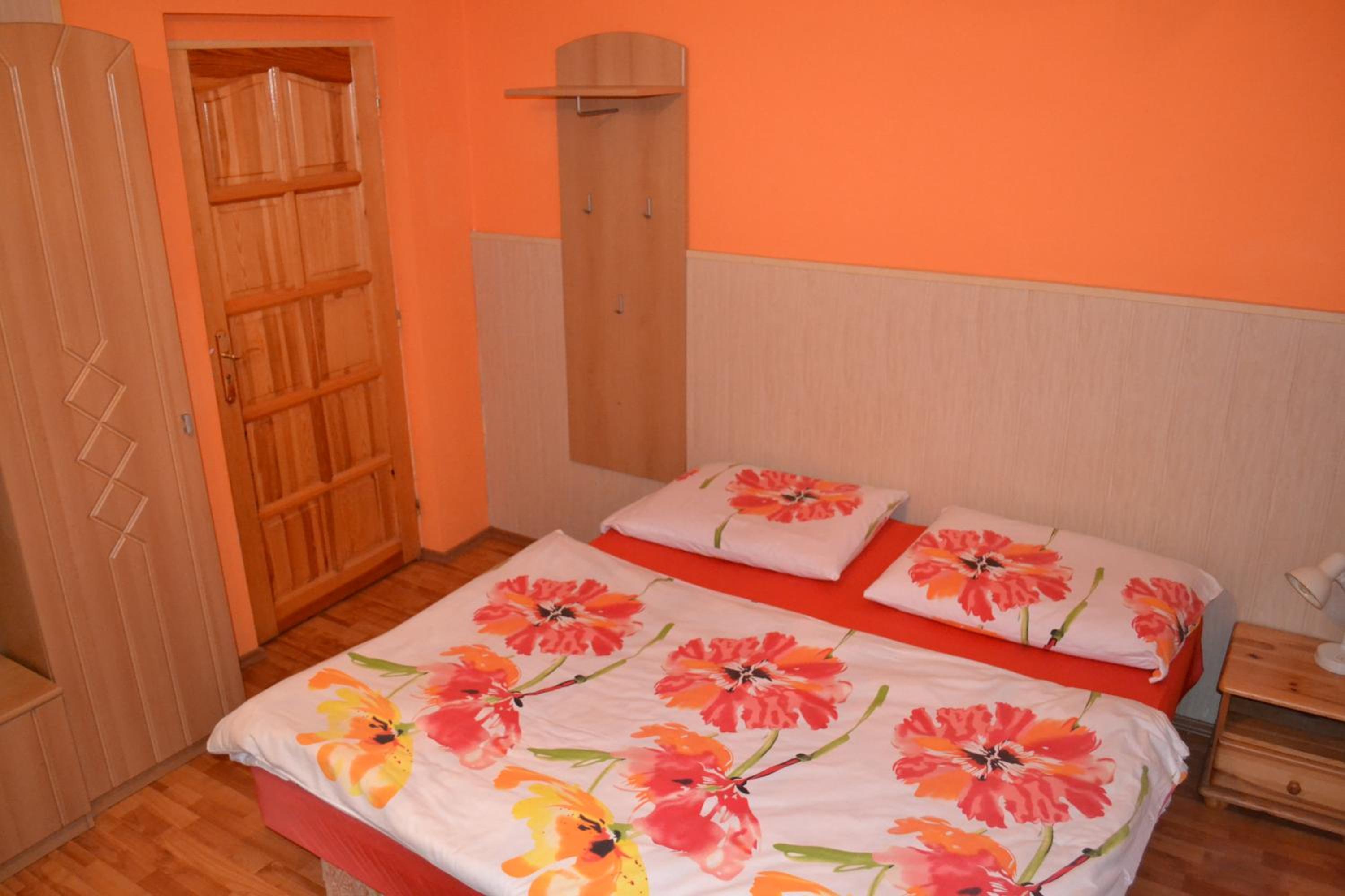 One-Bedroom Apartment - Photo 1