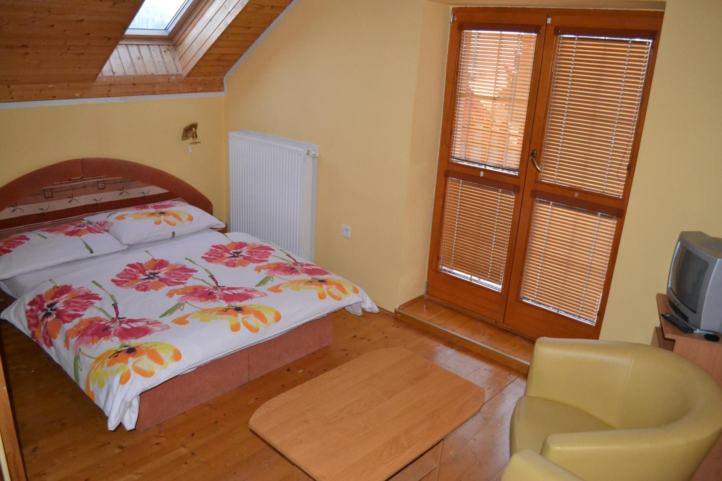 Three-Bedroom Apartment - Photo 6