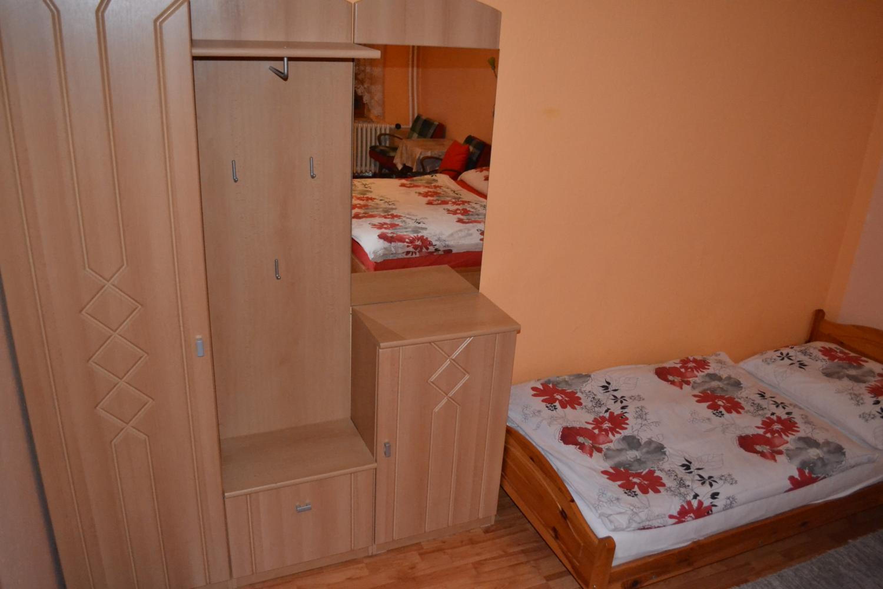 One-Bedroom Apartment - Photo 3