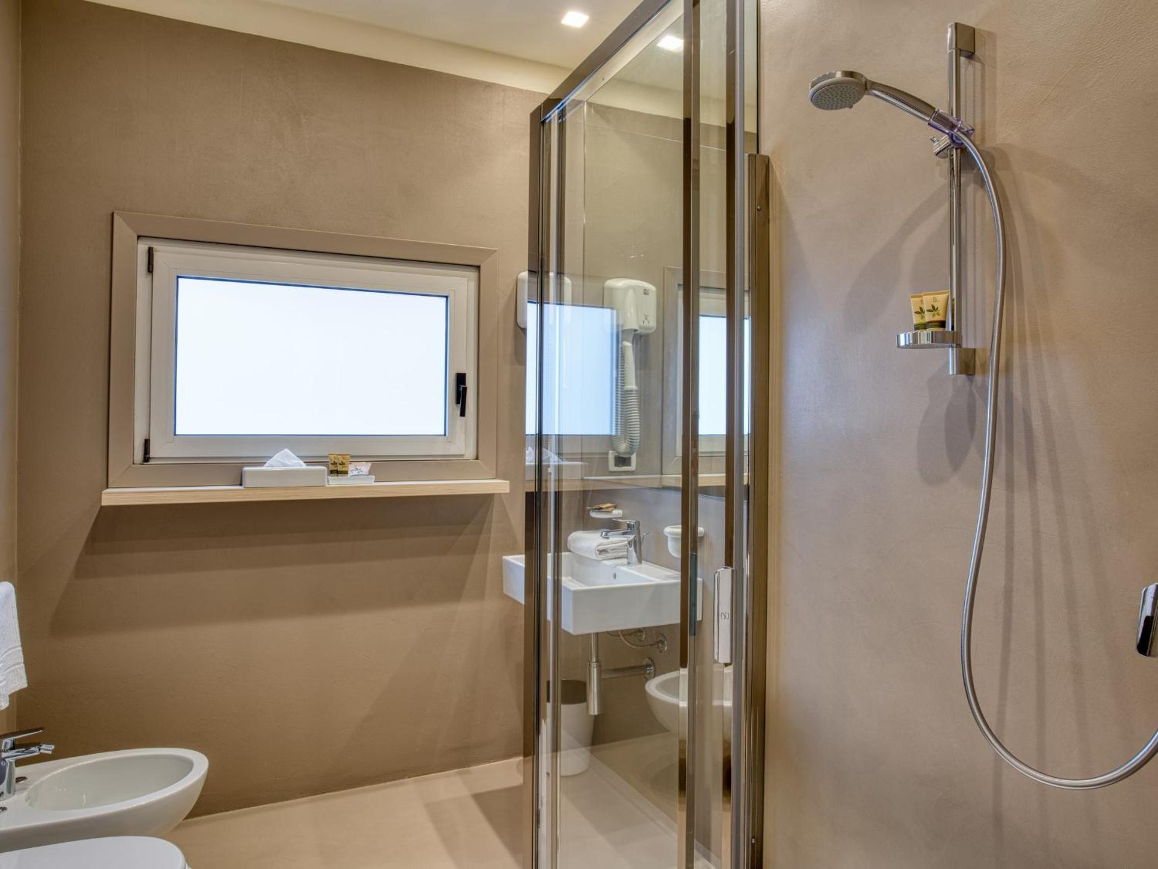 Double Room - Photo 4