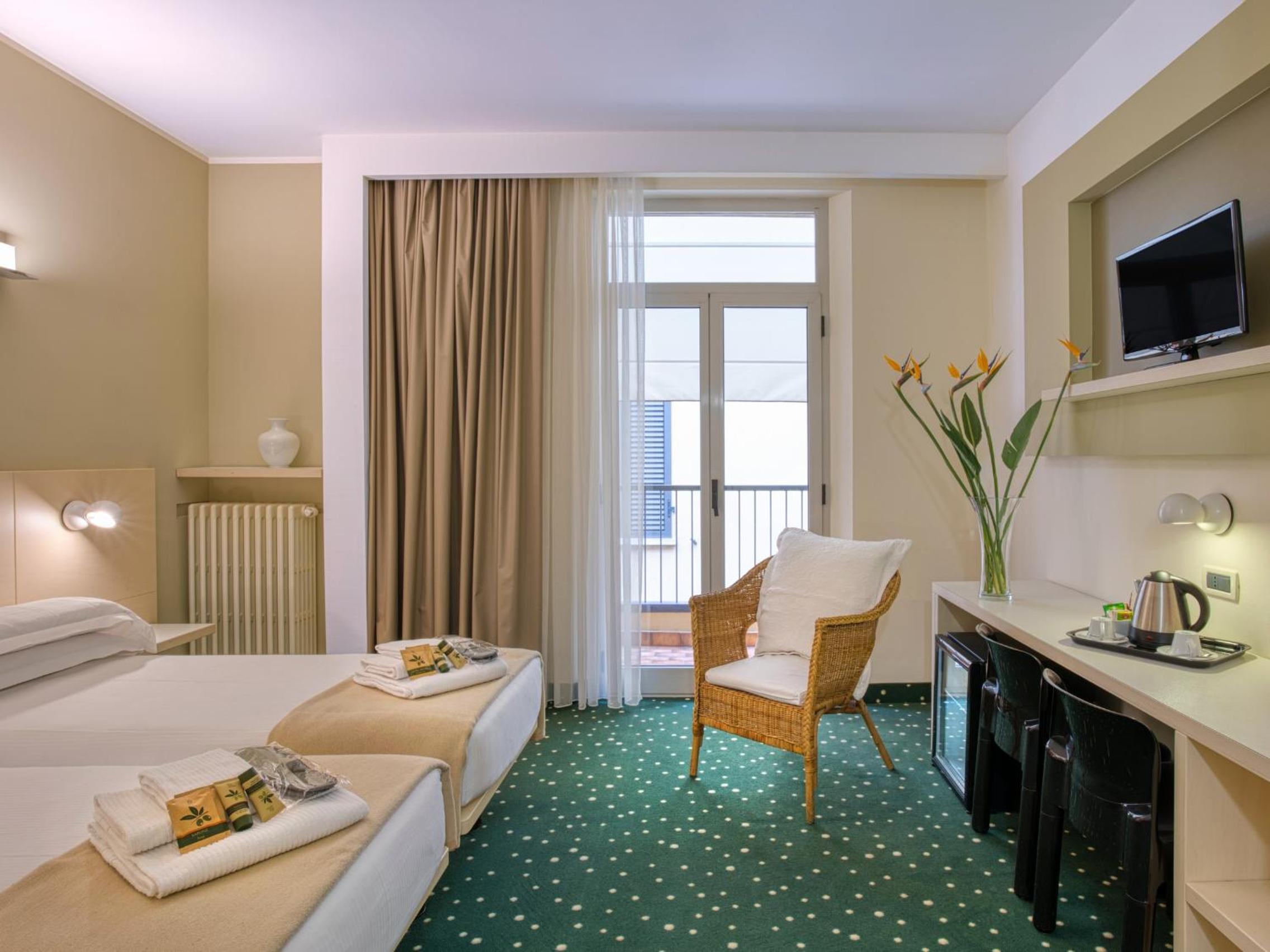 Double Room - Photo 6