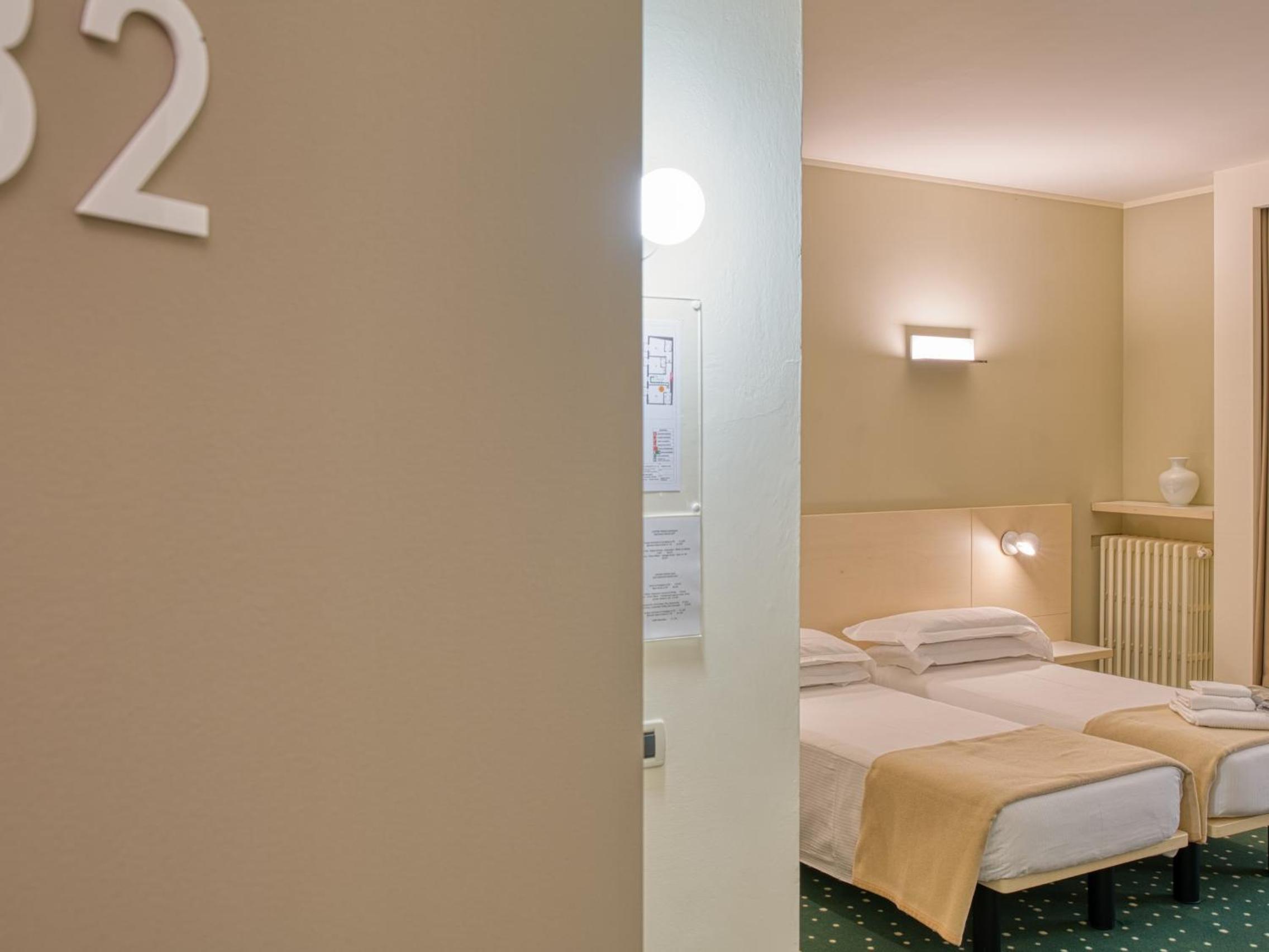 Double Room - Photo 7