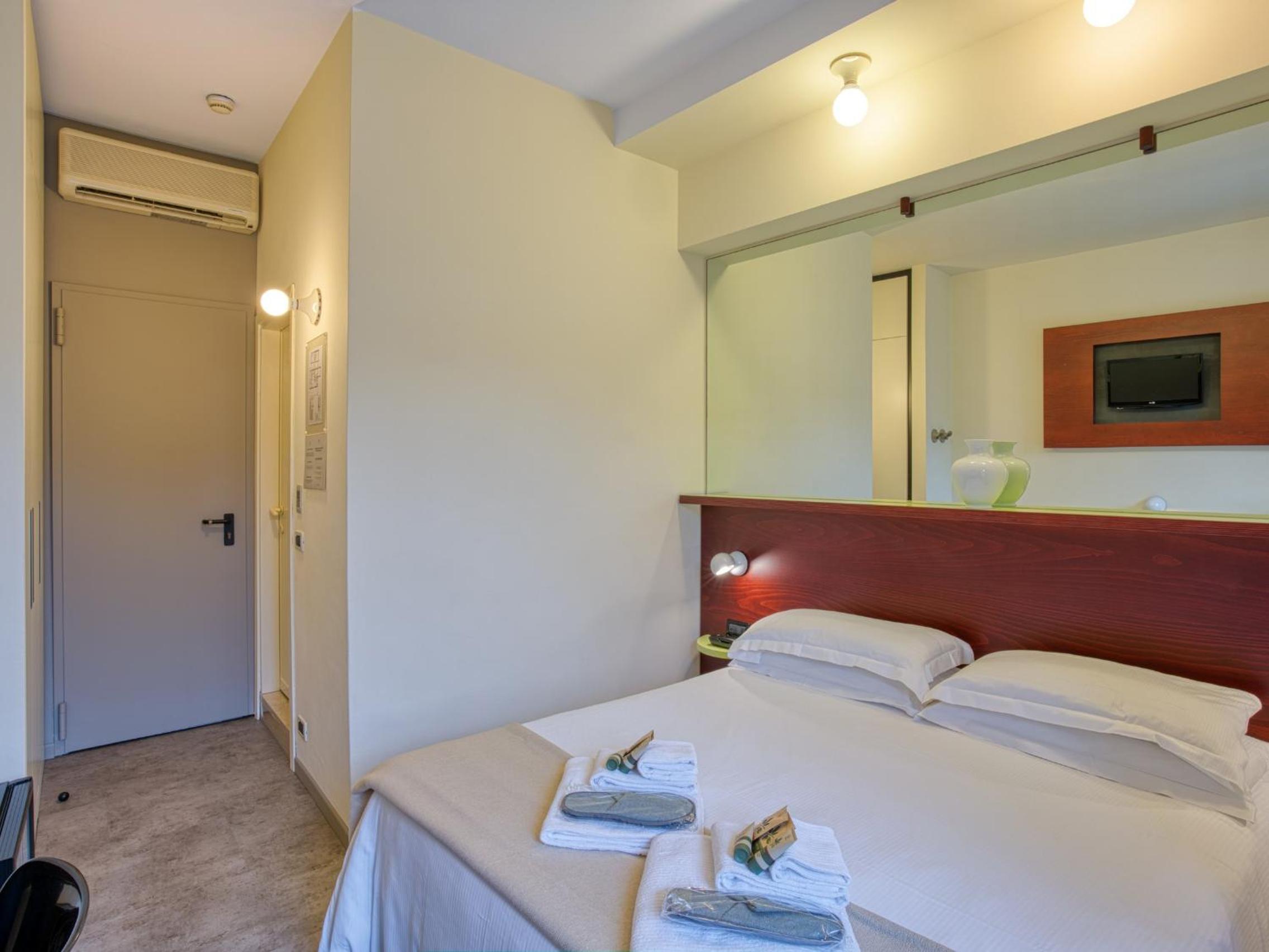 Double Room with Harbor View - Photo 15