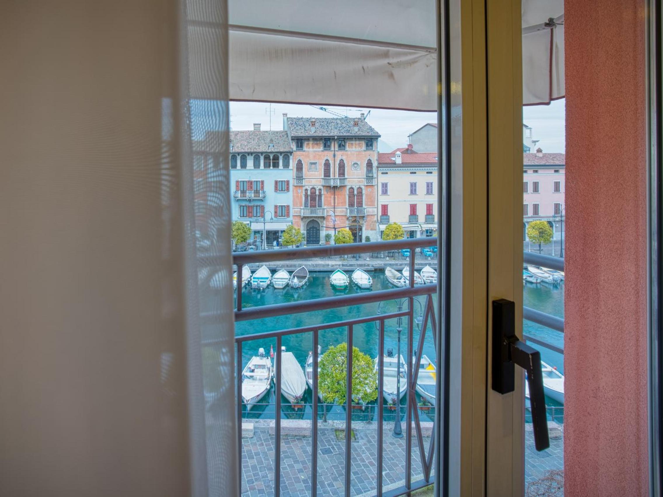 Double Room with Harbor View - Photo 17