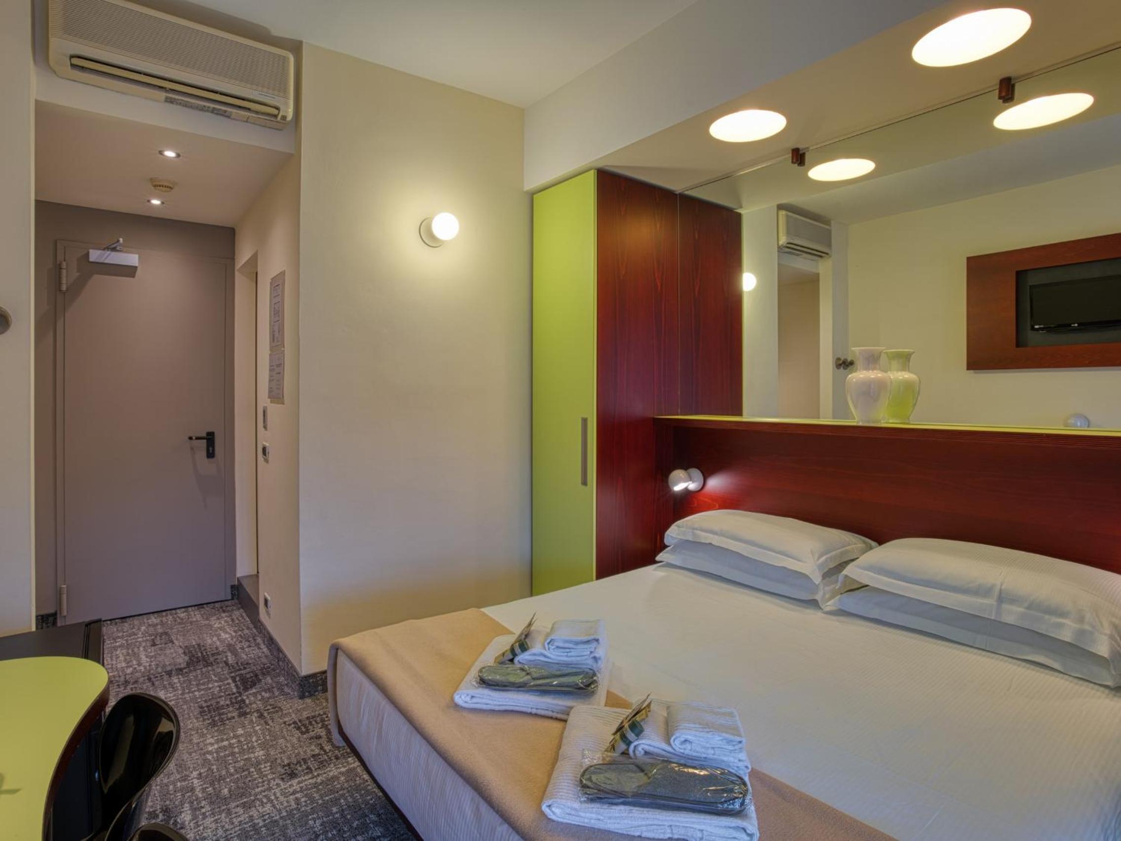 Double Room - Photo 10