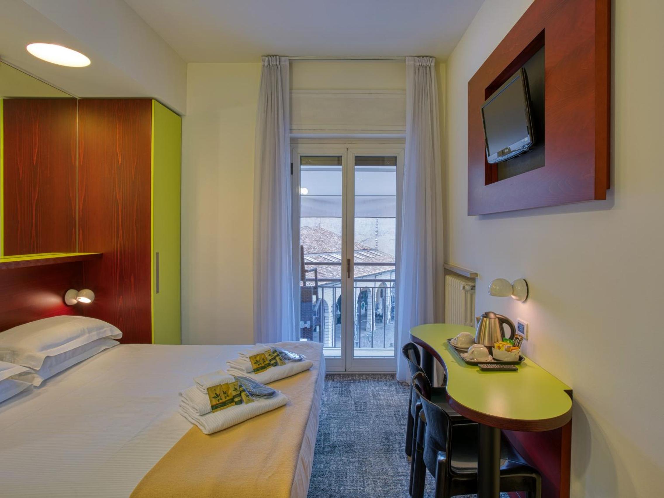 Double Room with Harbor View - Photo 2