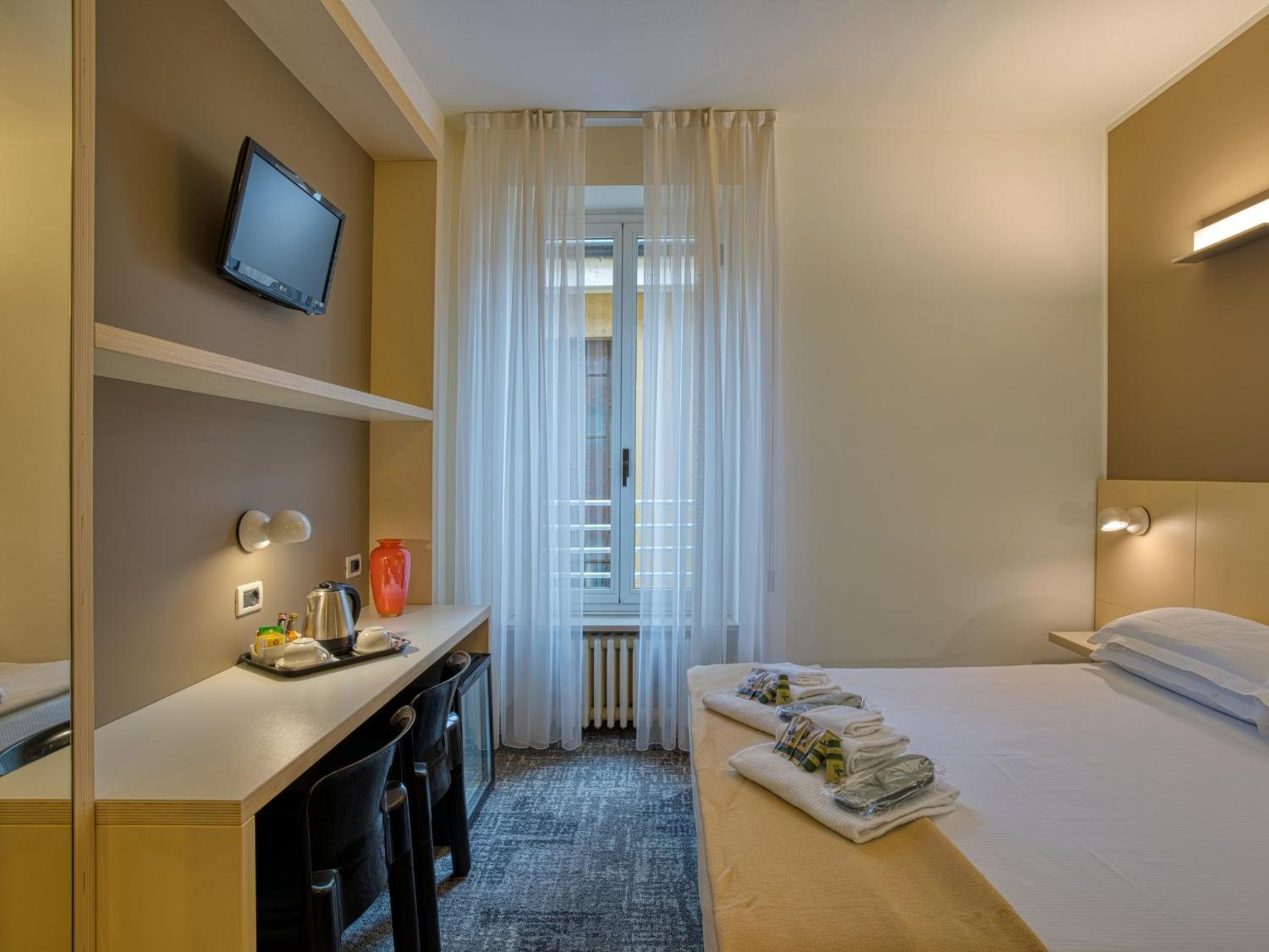 Double Room - Photo 11