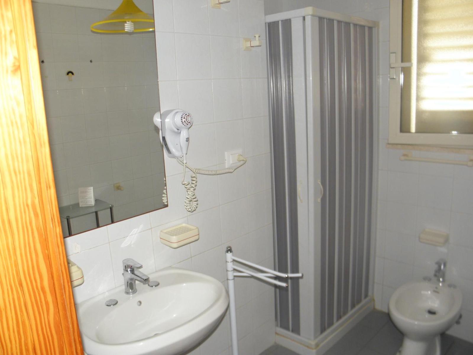 Family Room with Private Bathroom photo 3