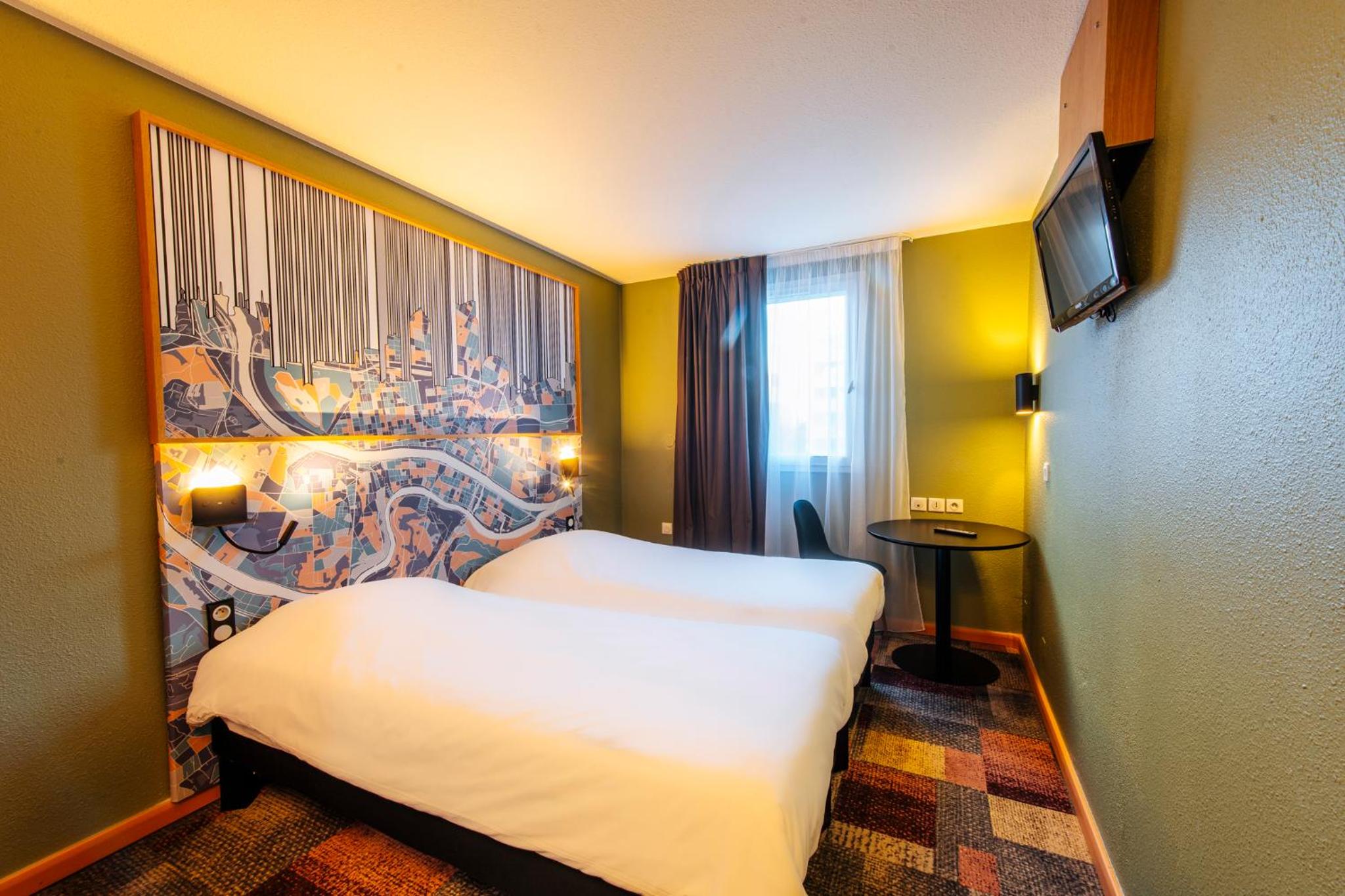 Standard Twin Room - Photo 1
